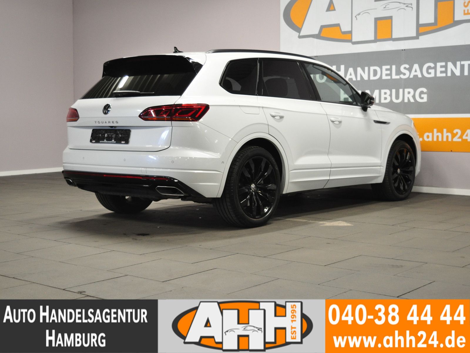 Volkswagen Touareg 3.0 TSI 4M R-LINE - Samsaru's Car Outlet