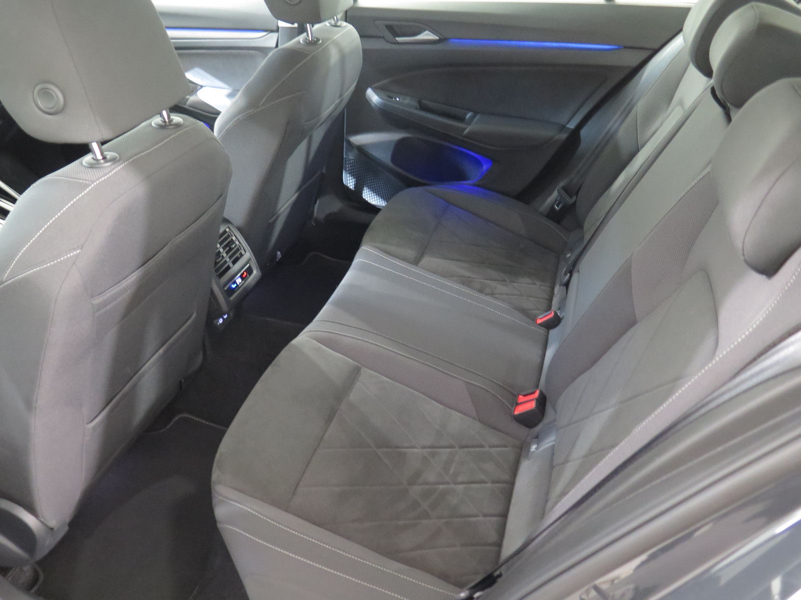 Volkswagen Golf VIII Variant Style, LED,App,Navi,Sportsitze
