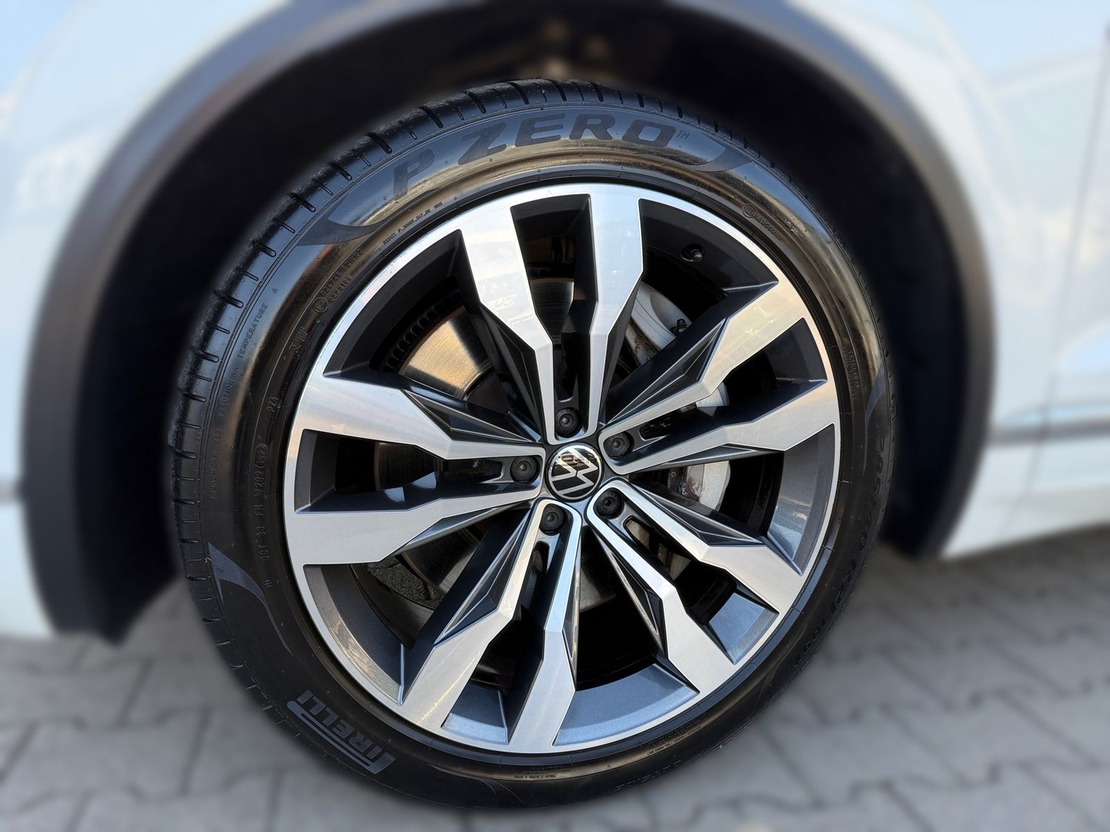 Volkswagen Touareg Atmosphere - Samsaru's Car Outlet