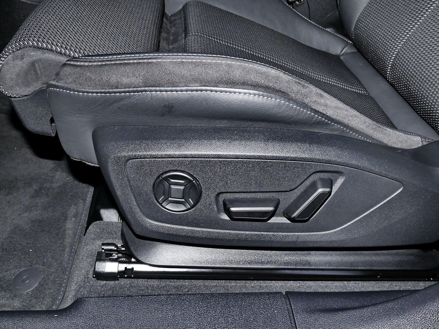 Audi Q3 45 TFSI quattro S line - Samsaru's Car Outlet