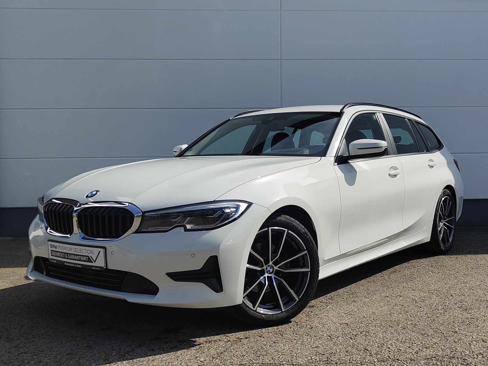 BMW 320i Touring Advantage - Samsaru's Car Outlet