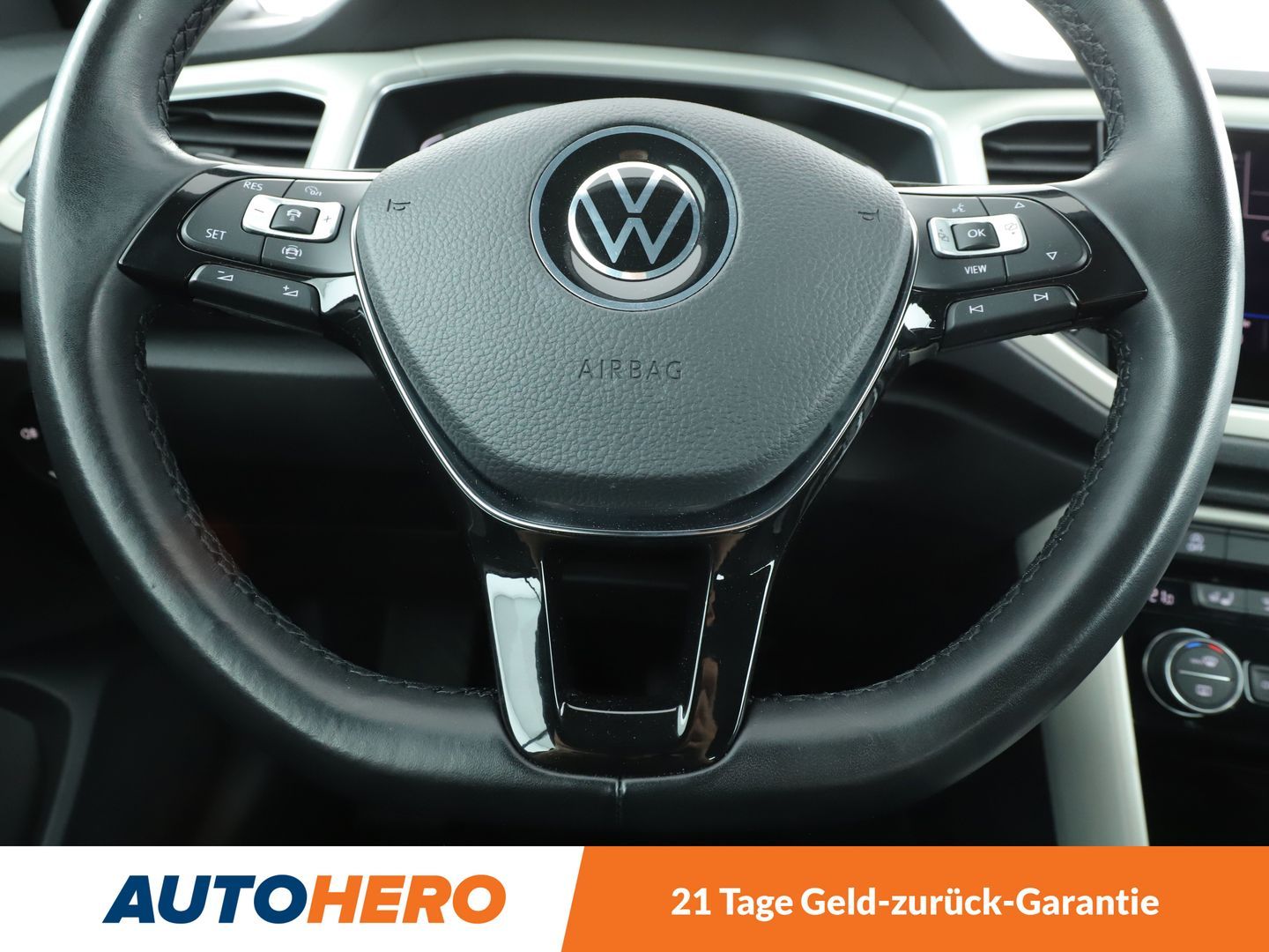 Volkswagen T-Roc 1.5 TSI ACT Style - Samsaru's Car Outlet