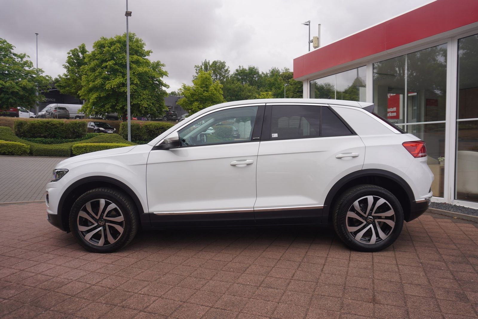 Volkswagen T-Roc 1.5 TSI Active - Samsaru's Car Outlet