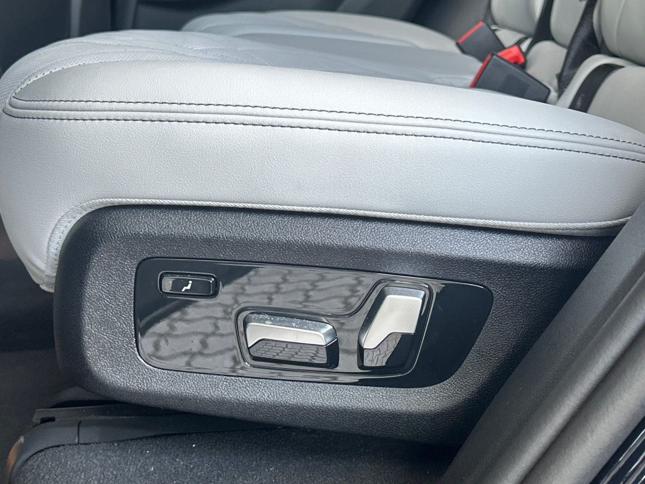 BMW X5 xDr 30d M SPORT 7-Sitz,2Luftf,SoftCl,AHK,Pano
