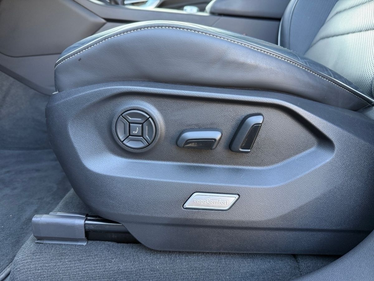 Volkswagen Touareg Atmosphere - Samsaru's Car Outlet