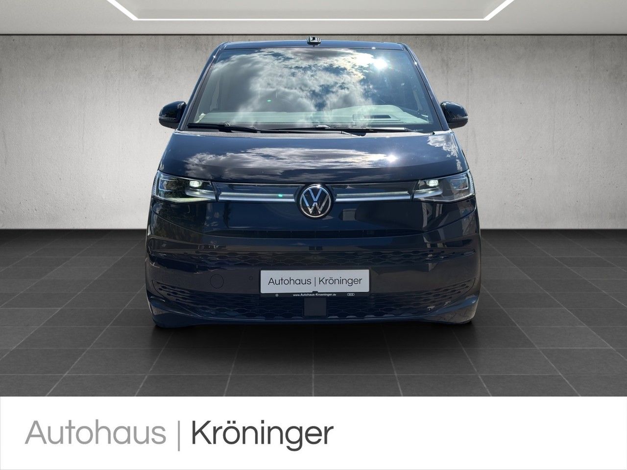 Volkswagen T7 Multivan Style - Samsaru's Car Outlet