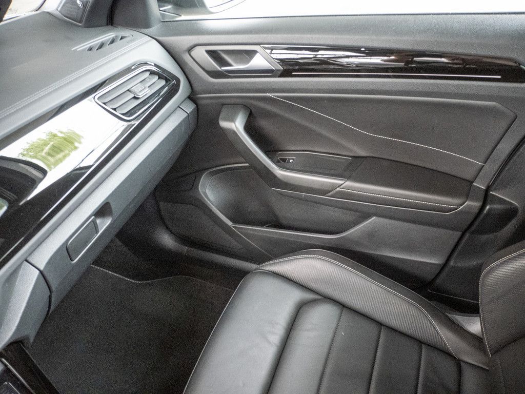 Volkswagen T-Roc black Style R-Line 2.0 TSI 4 Motion - Samsaru's Car Outlet