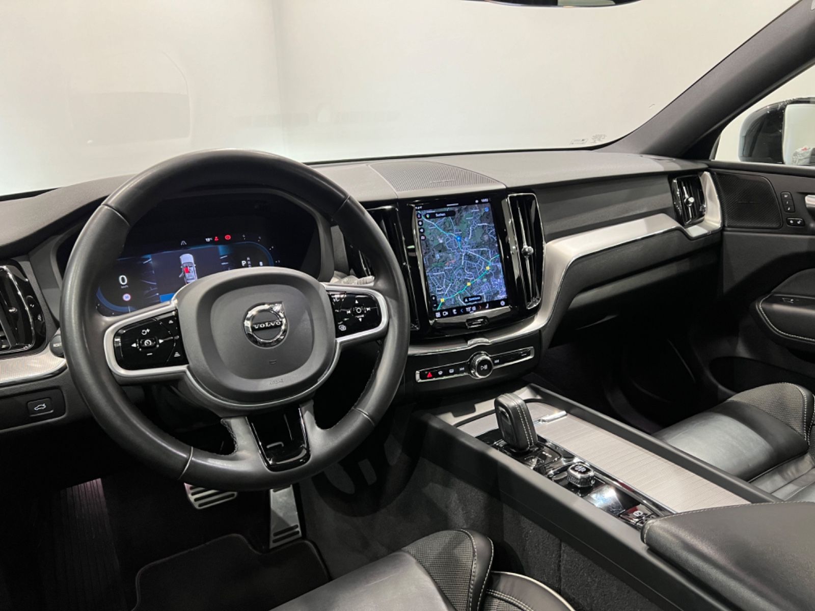 Volvo XC60 R Design AWD - Samsaru's Car Outlet