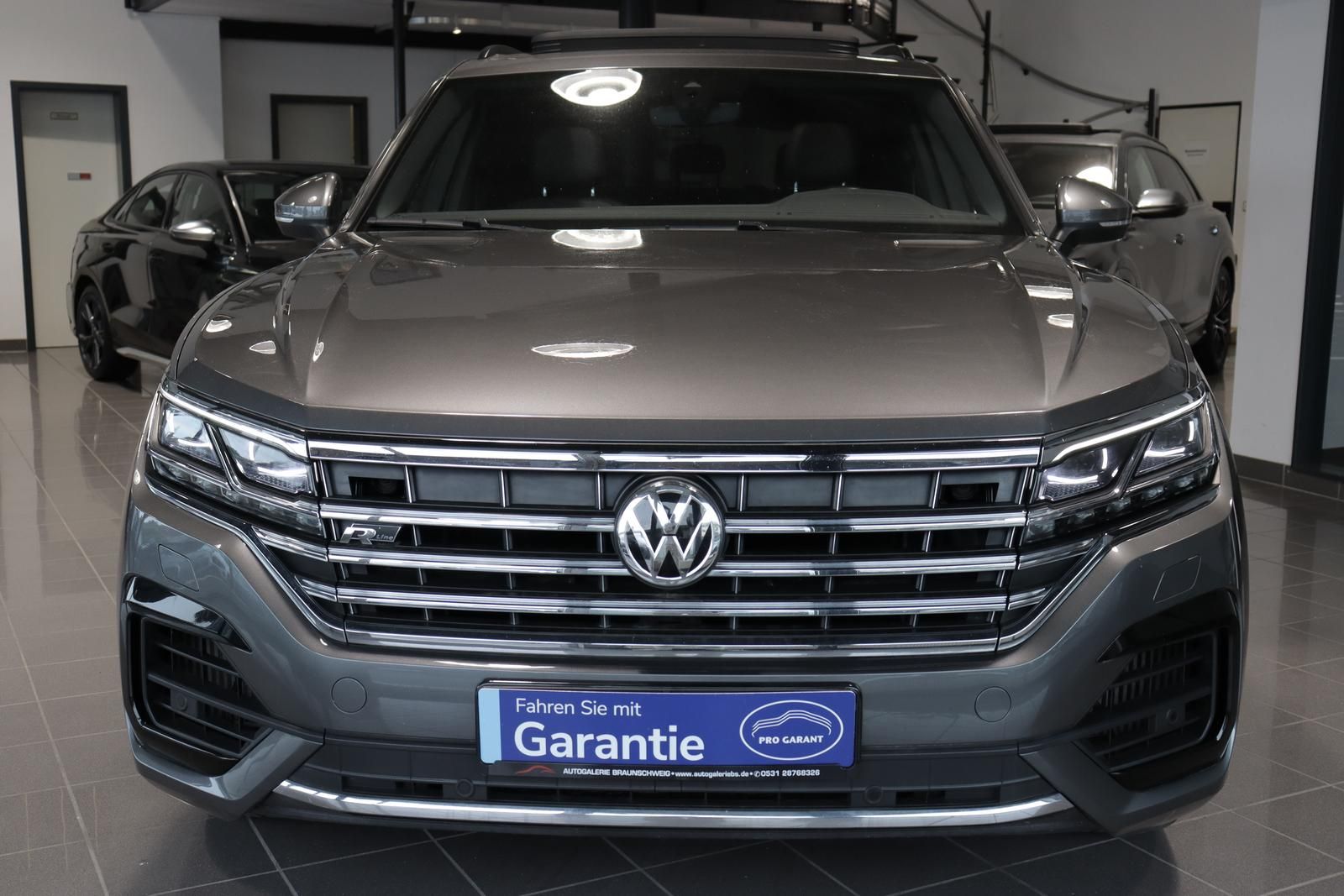 Volkswagen Touareg 3.0 V6 TSI Elegance 4Mot. R-LINE - Samsaru's Car Outlet