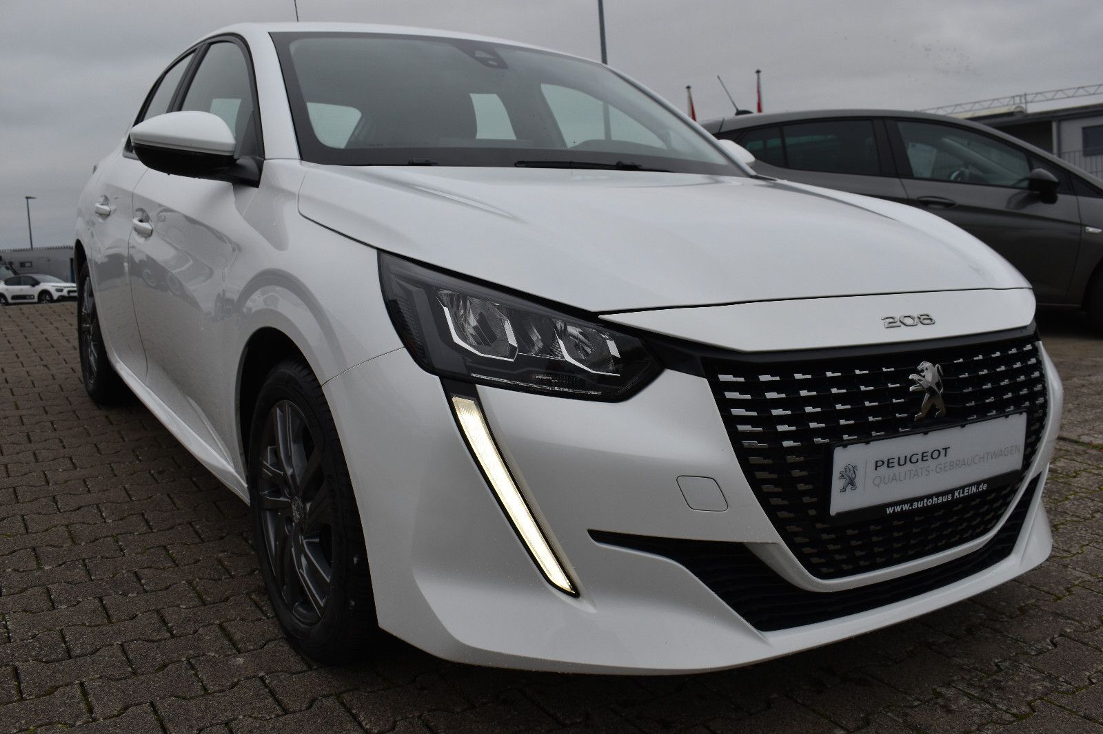 Peugeot 208 ActivePack 100 - Samsaru's Car Outlet