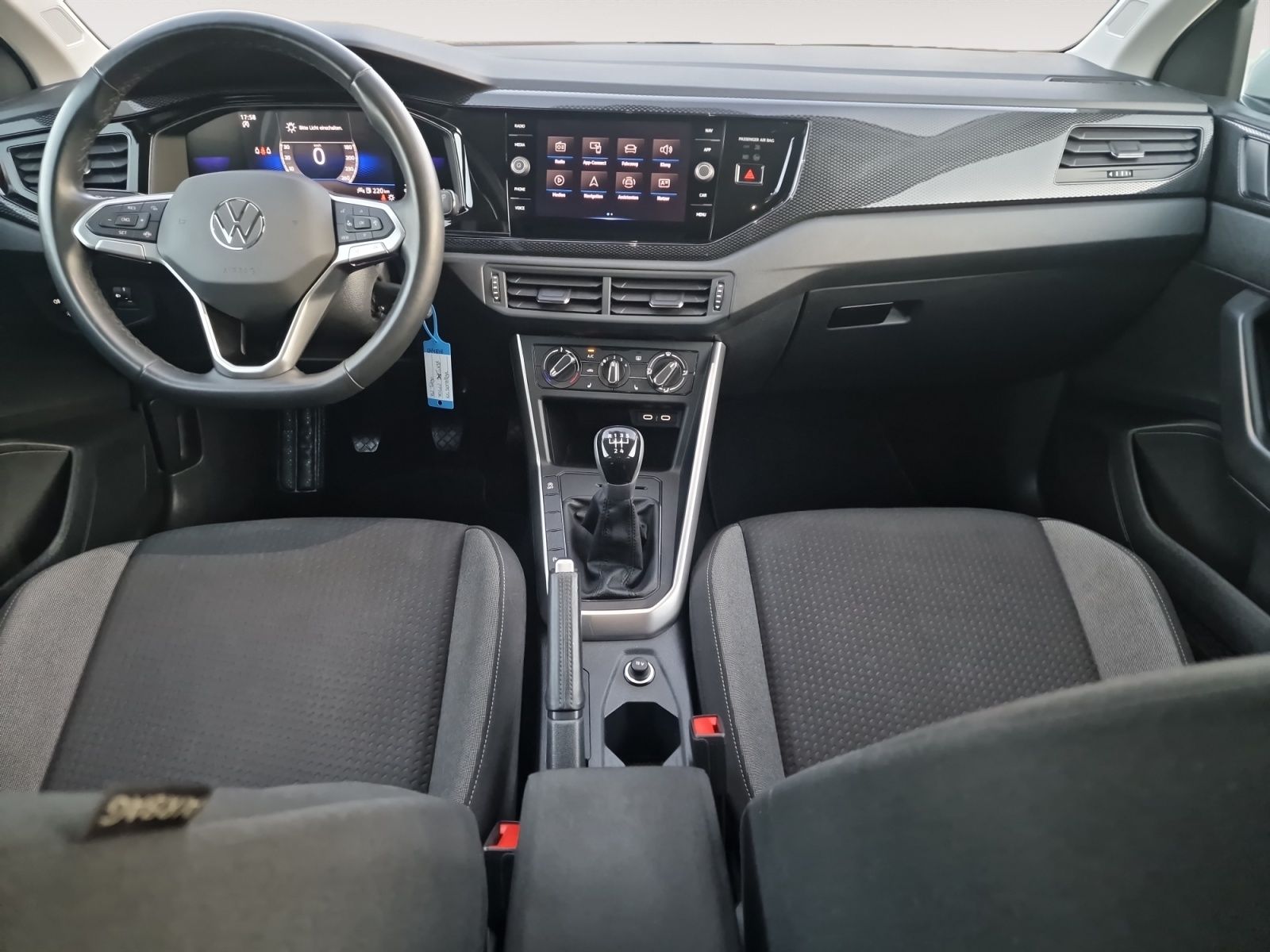 Volkswagen Taigo 1.0 TSI Life - Samsaru's Car Outlet