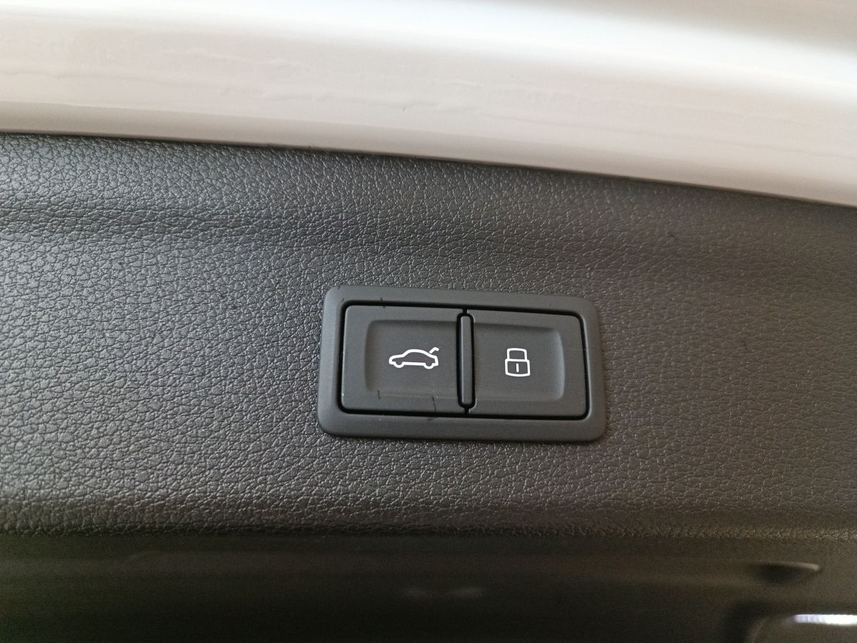 Audi Q3 45 TFSI quattro S line - Samsaru's Car Outlet