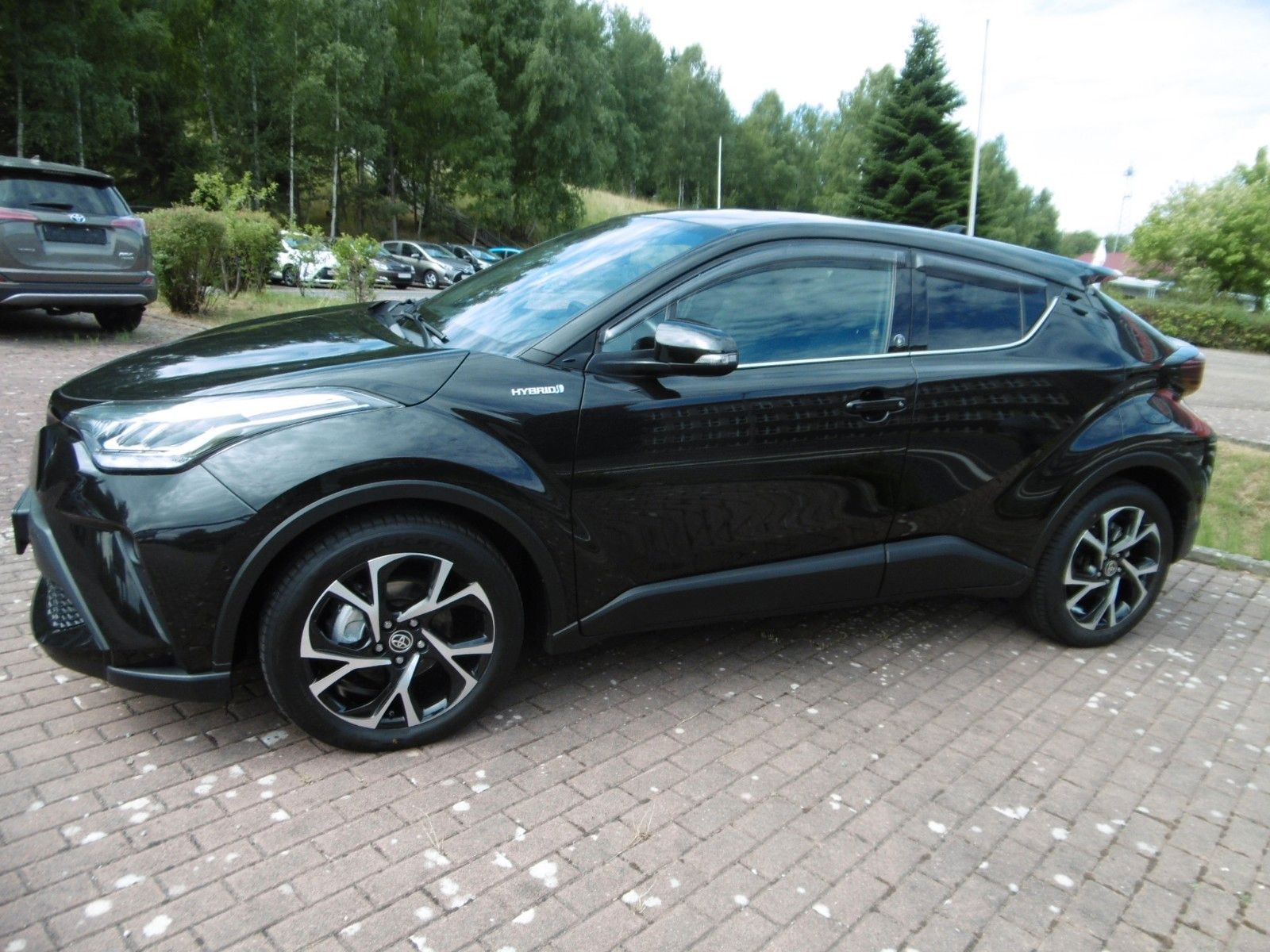 Toyota C-HR Hybrid Team D - Samsaru's Car Outlet