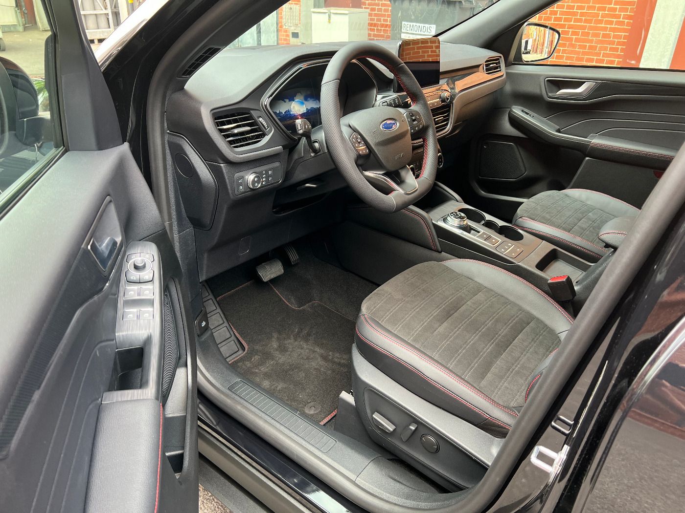 Ford KUGA ST-LINE X - Samsaru's Car Outlet