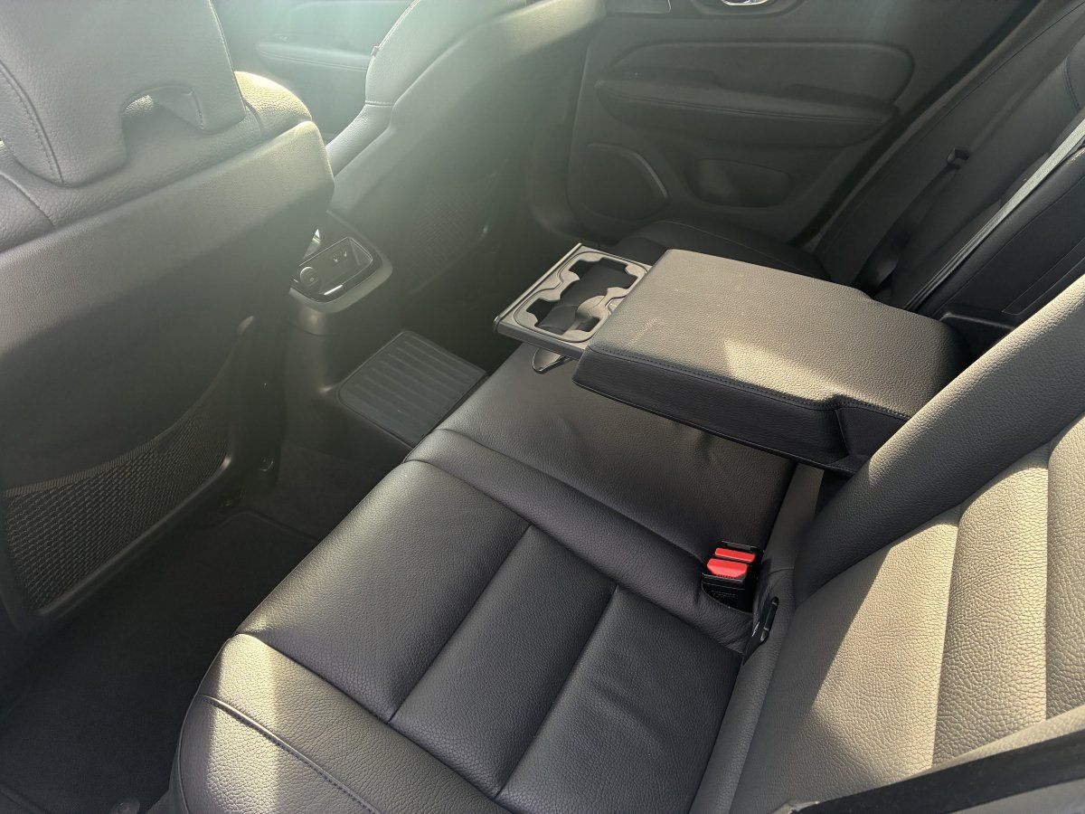 Volvo V60 T6 Ultra Dark AWD Plug-in Hybrid B&W AHK