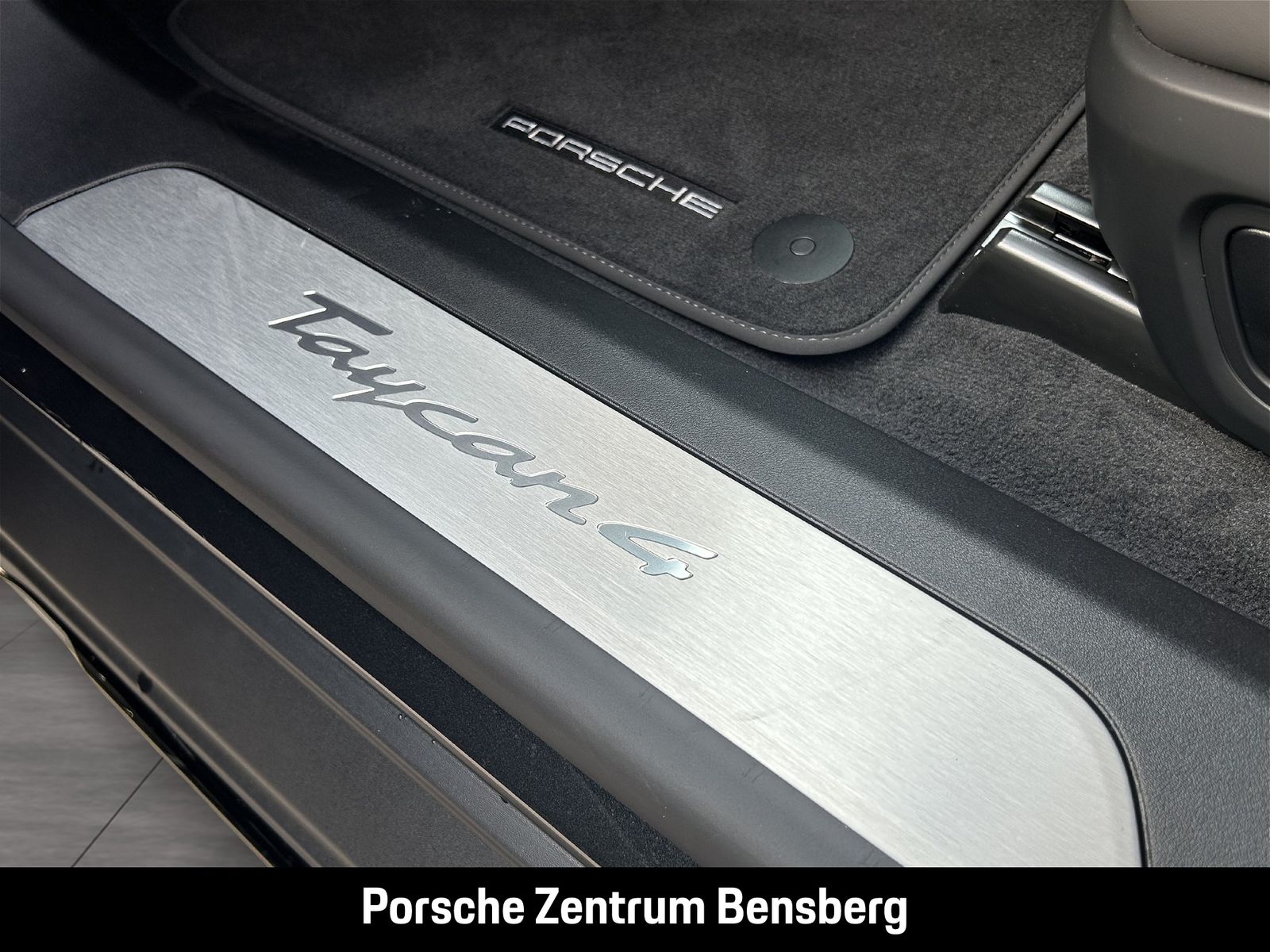 Porsche Taycan 4 Cross Turismo