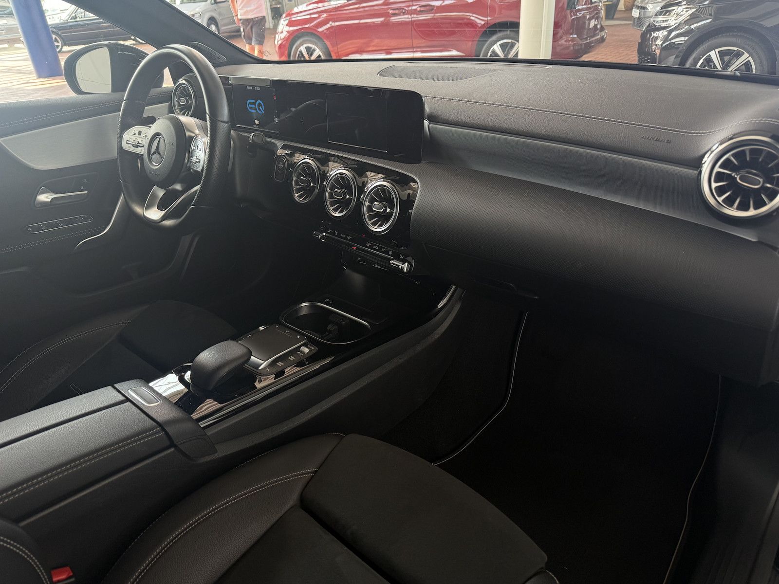 Mercedes-Benz A 250 e AMG-LINE - Samsaru's Car Outlet