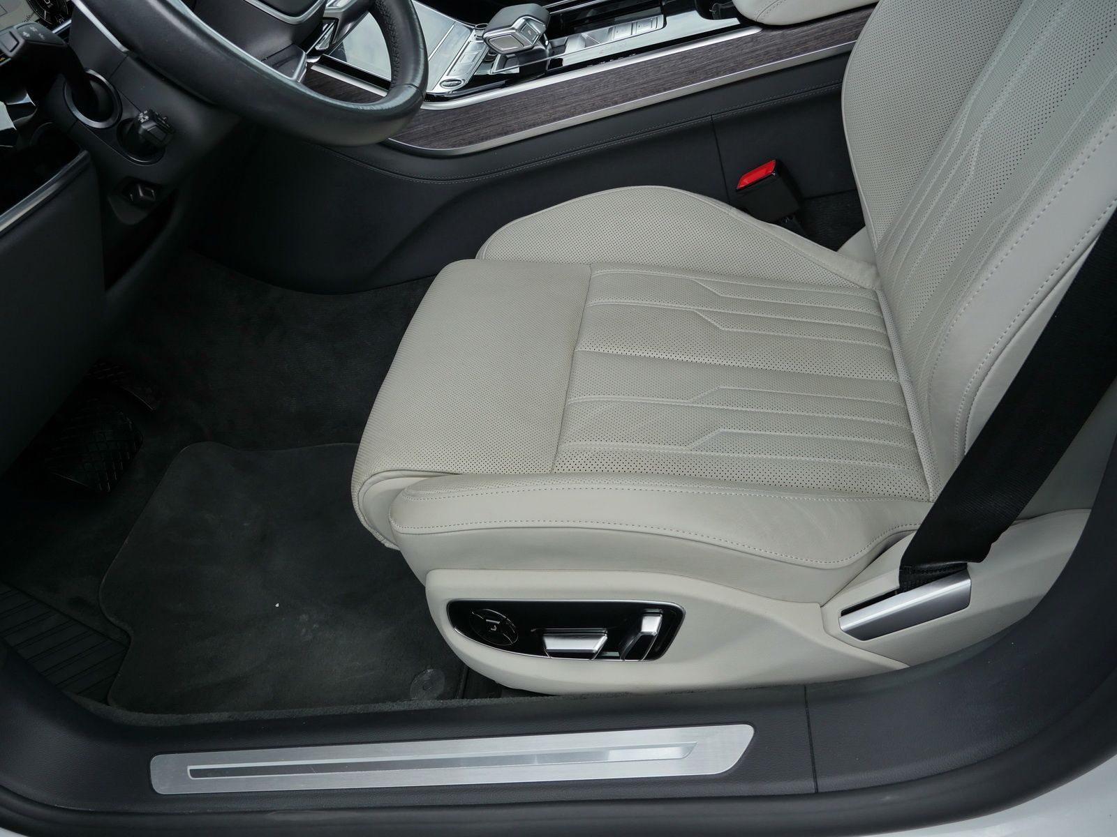 Audi A8 60 TFSI e quattro - Samsaru's Car Outlet