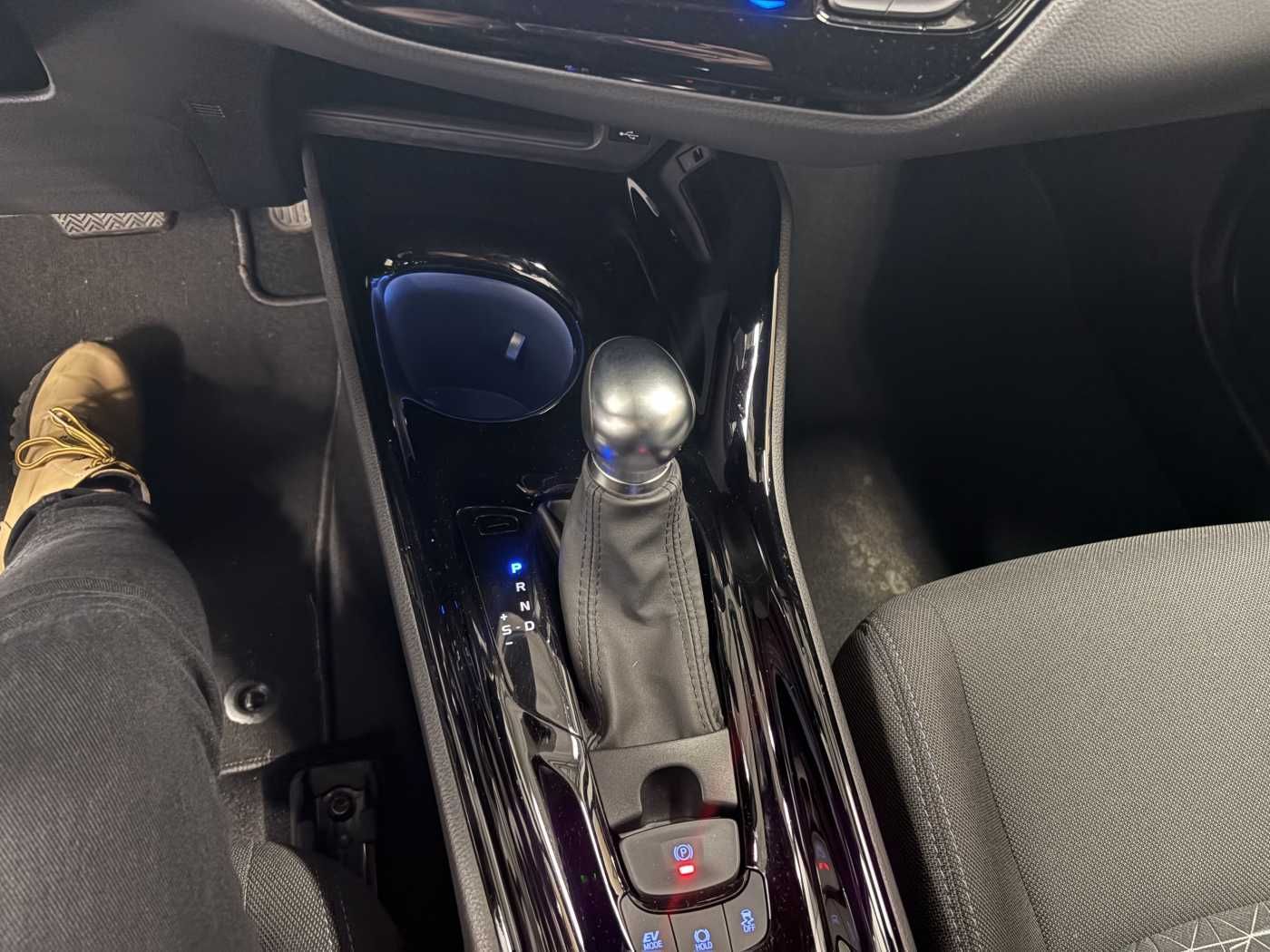 Toyota C-HR Hybrid - Samsaru's Car Outlet