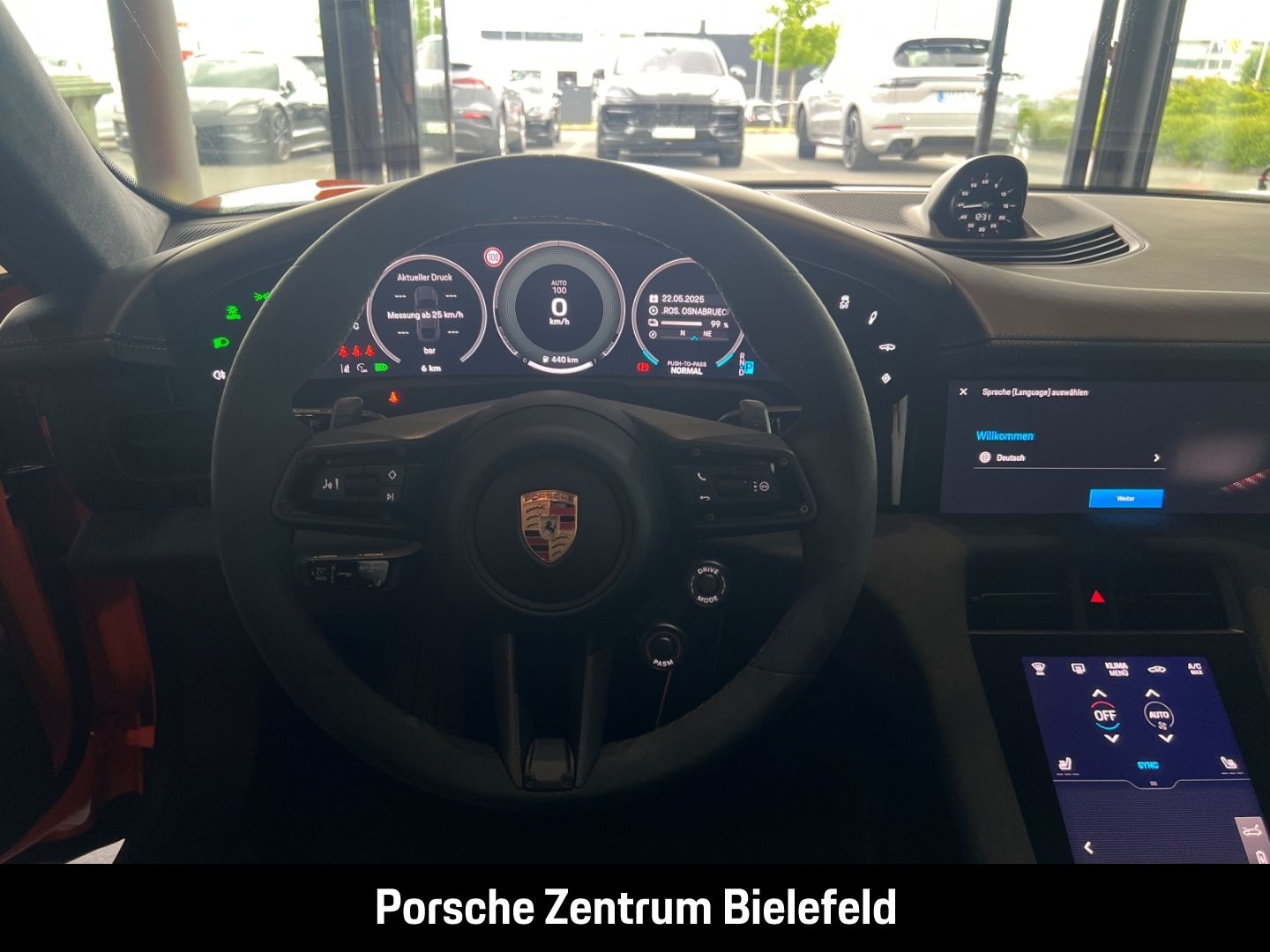 Porsche Taycan GTS Pastellorange Soft-Close SurroundView