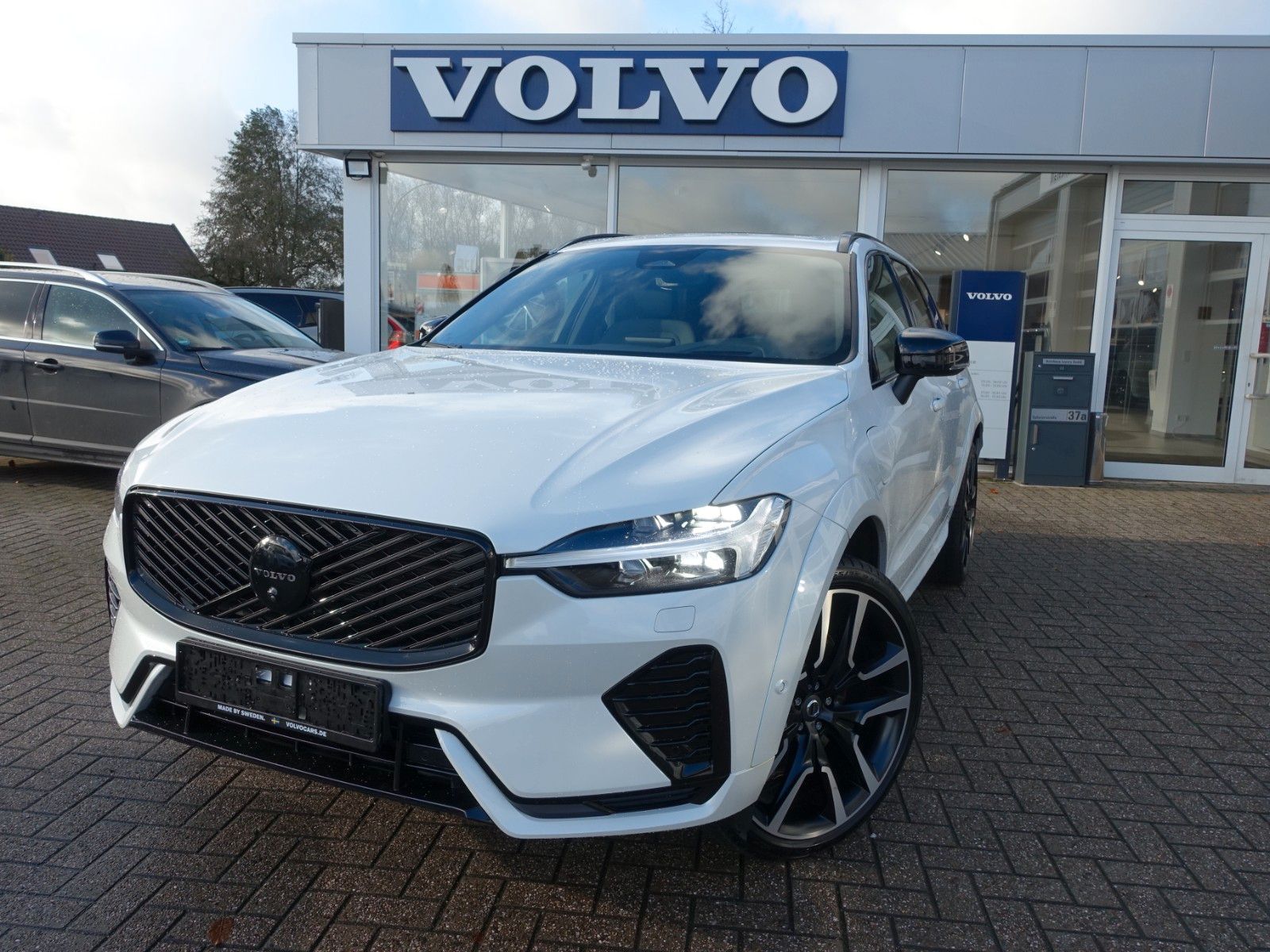 Volvo XC60 T6 Black Edition Plus Dark 360°/AHK/22"