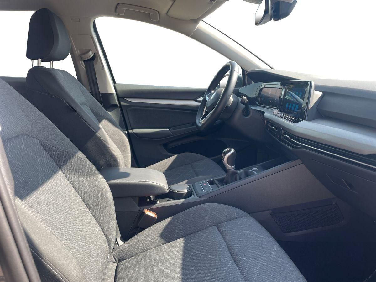 Volkswagen Golf VIII Variant 1.5 TSI LIFE - Samsaru's Car Outlet