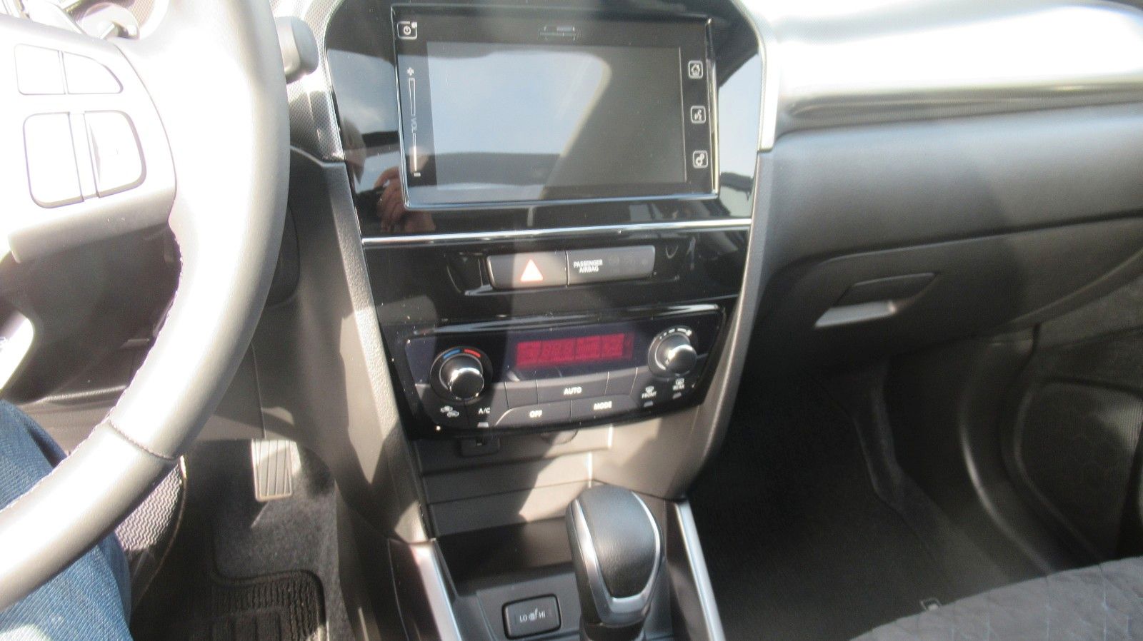 Suzuki Vitara Hybrid Comfort - Samsaru's Car Outlet