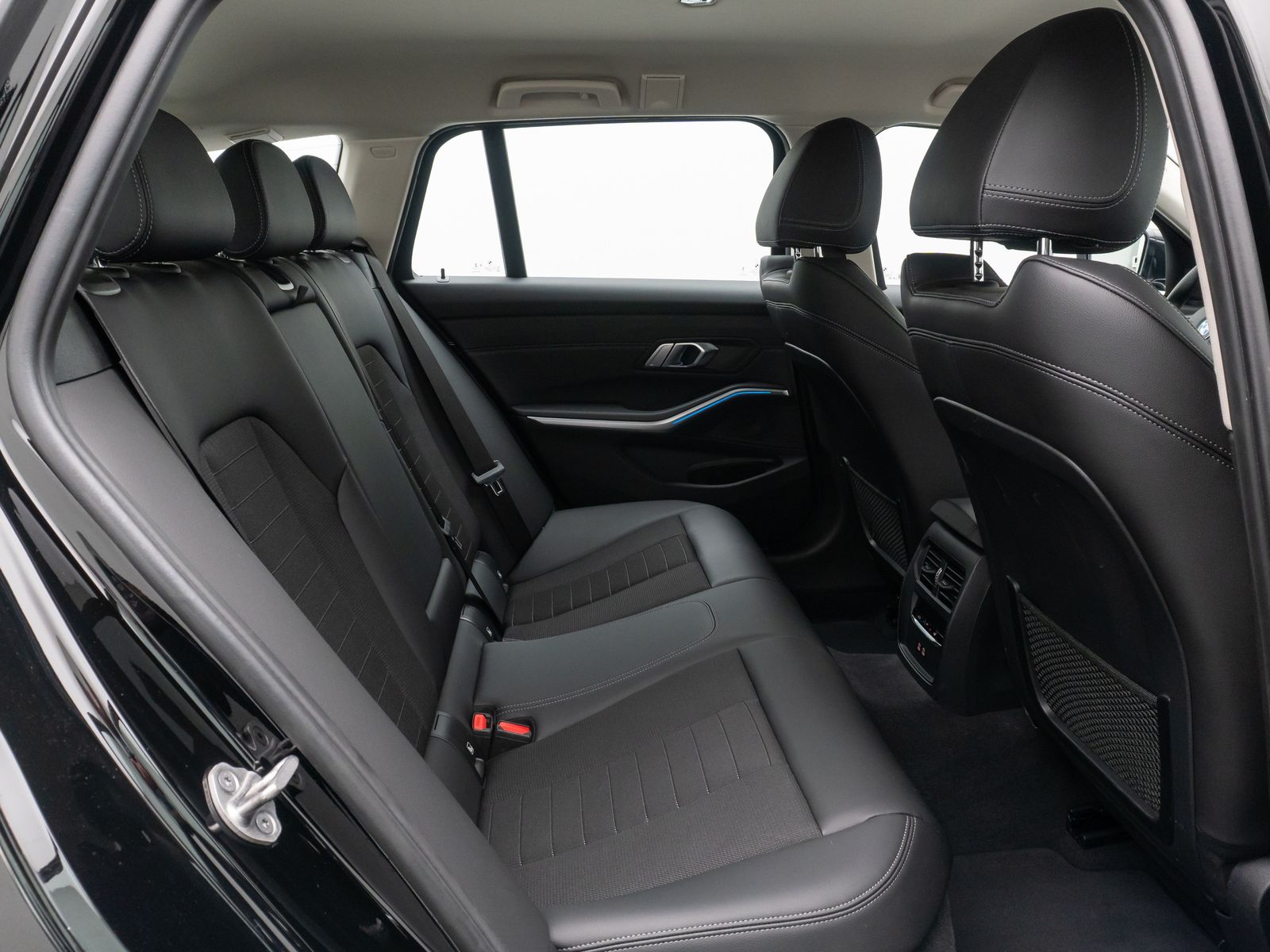 BMW 330e Sport Line - Samsaru's Car Outlet