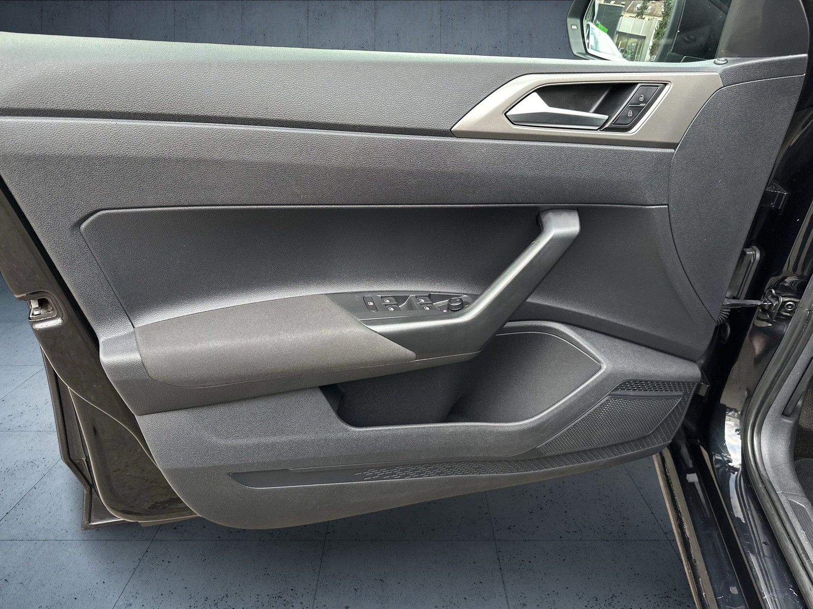 Volkswagen Polo Comfortline 1.0 TSI DSG - Samsaru's Car Outlet