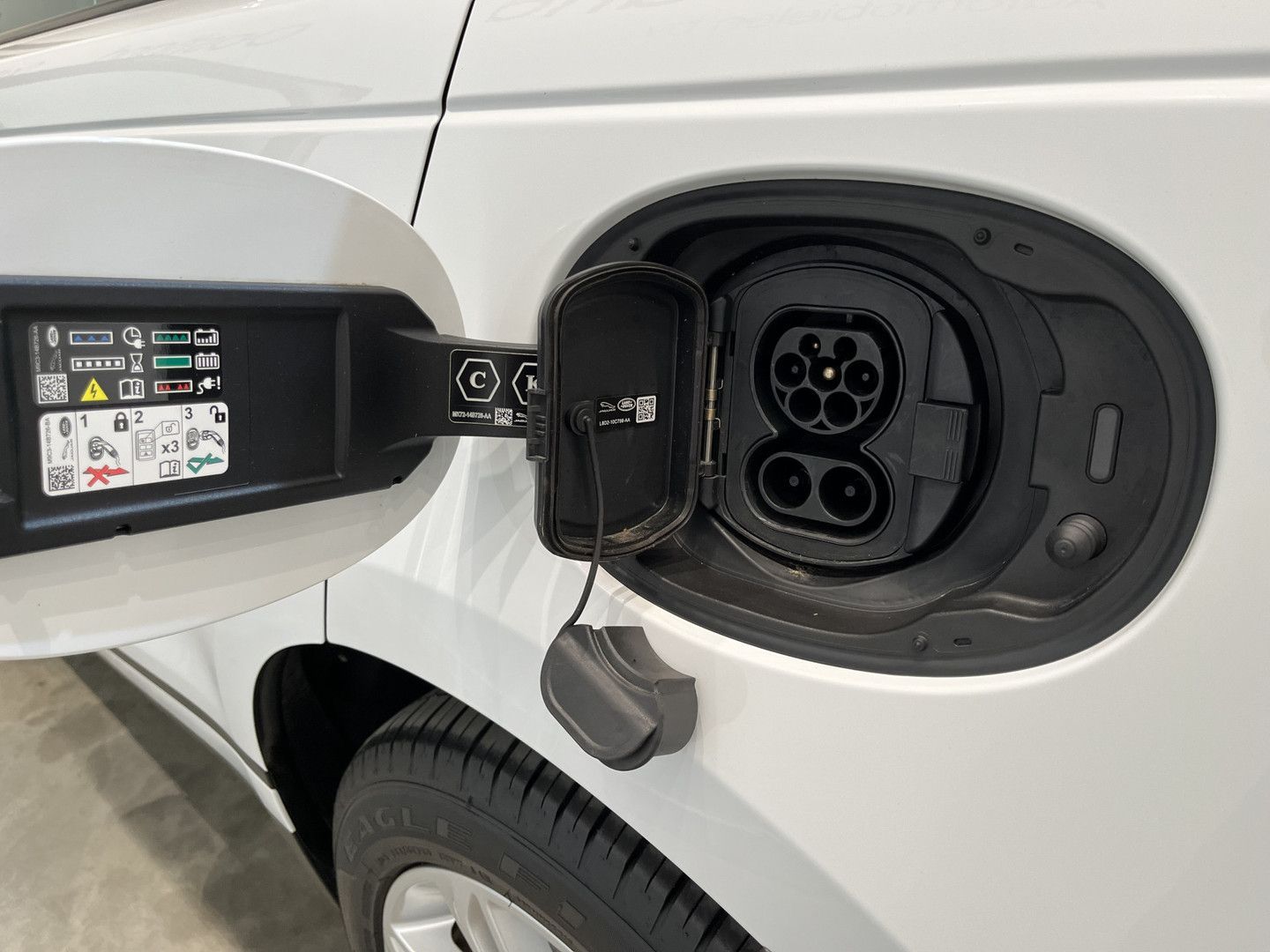 Range Rover Velar 2.0 P400e AWD PHEV - Samsaru's Car Outlet