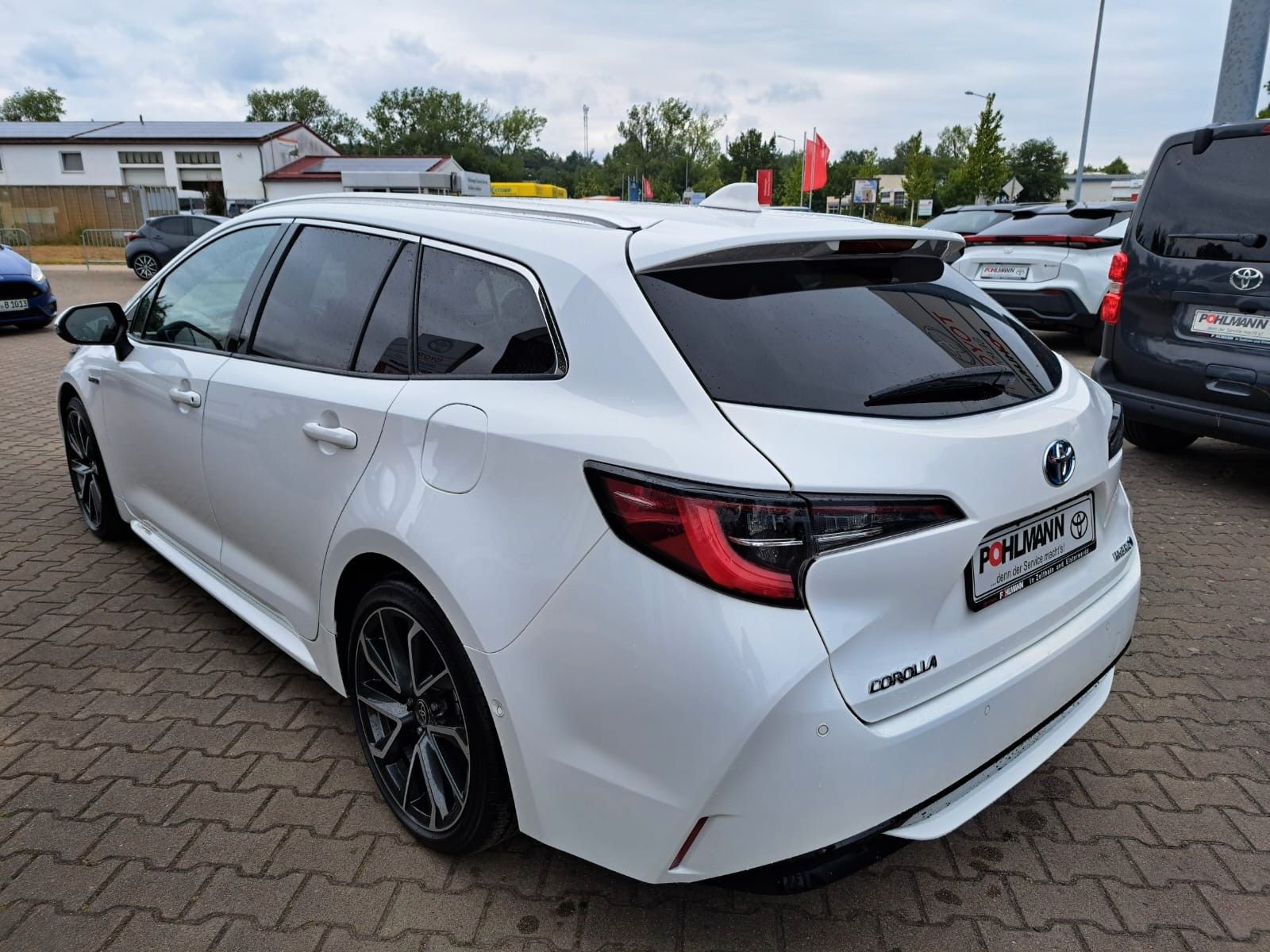 Toyota Corolla Touring Sports Hybrid Lounge - Samsaru's Car Outlet