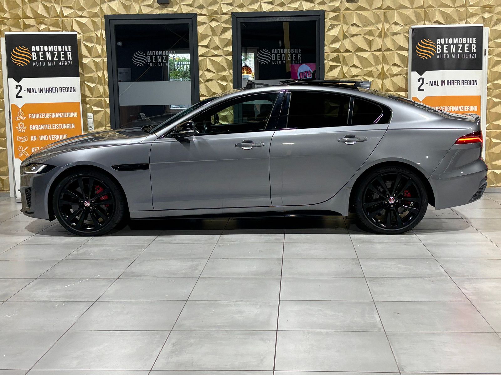 Jaguar XE R-Dynamic Black/360''KAM/PANO/EXCLUSIV/MERIDI