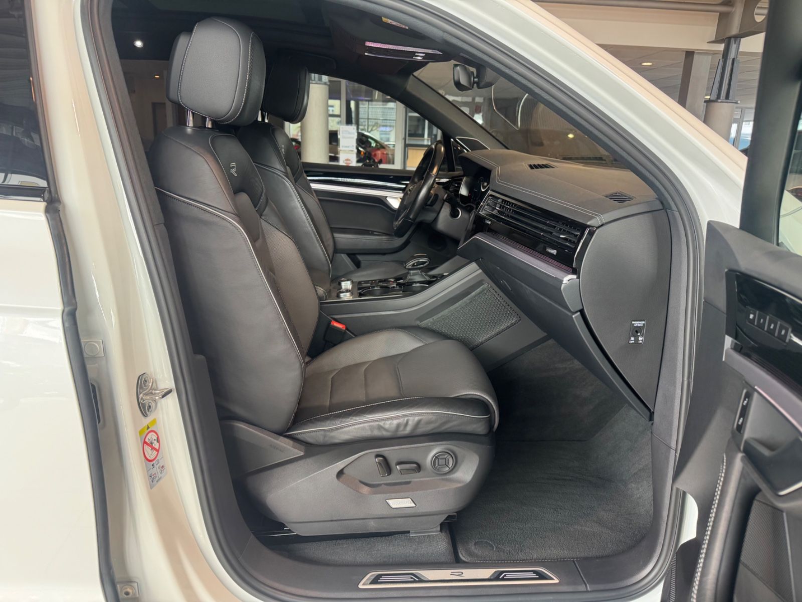 Volkswagen Touareg R-Line Pano IQ LIGHT Exterieur Black Sty