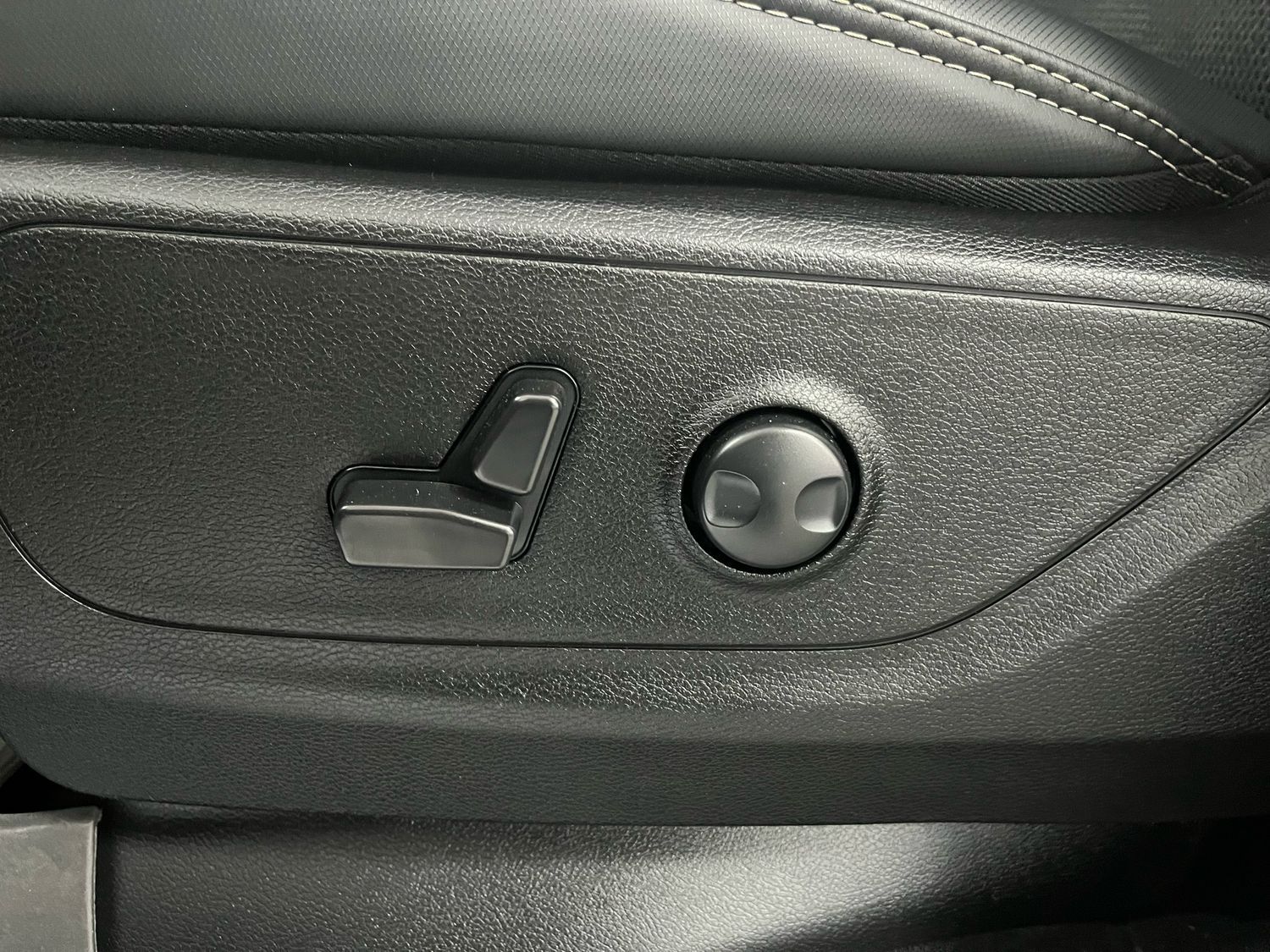 Dodge RAM 5,7l V8 *BIGHORN/12 ZOLL Display/SHZ/LED/AHK