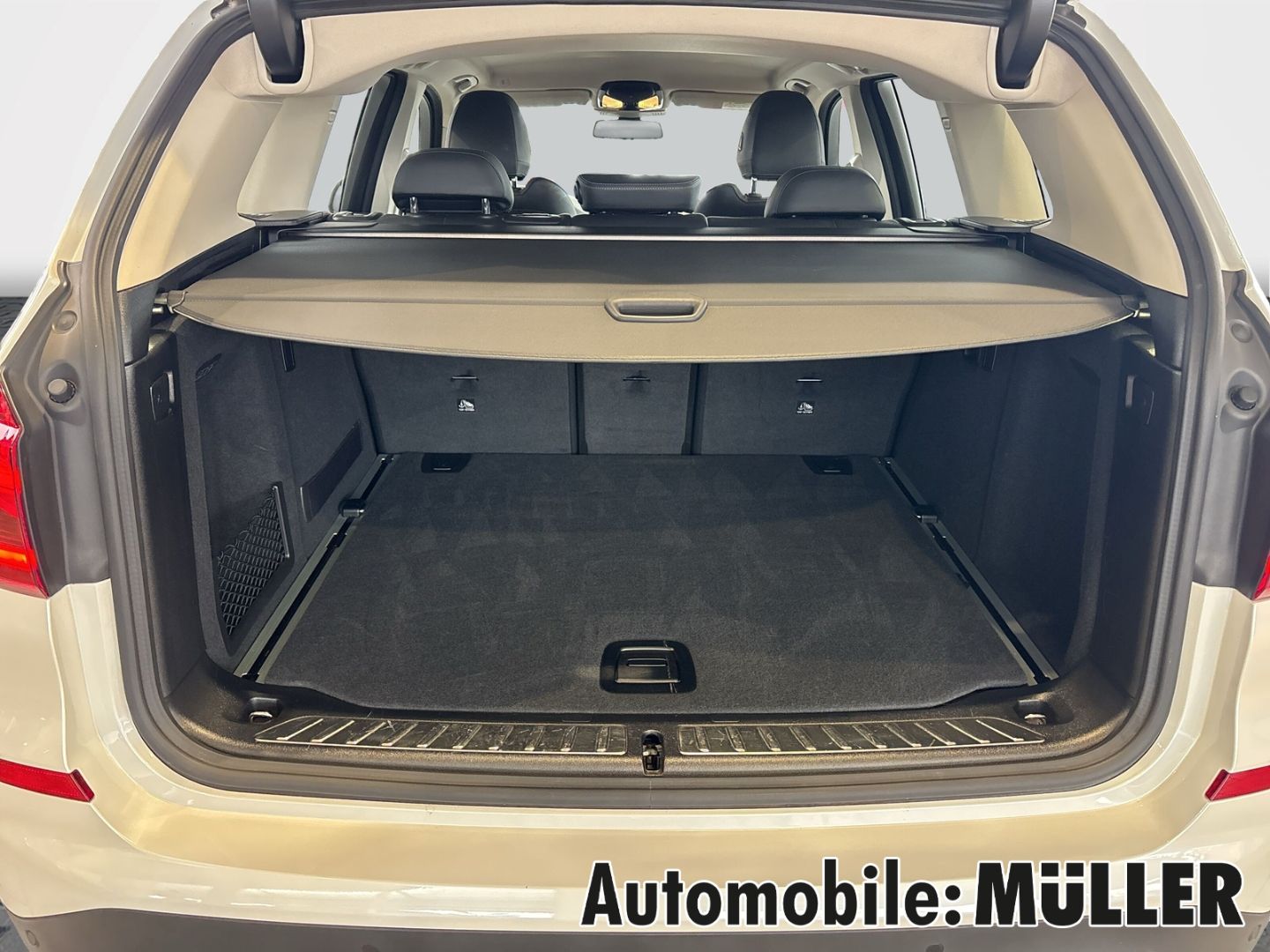 BMW X3 20i xDrive Park-Assistent Navi Digitales Cock