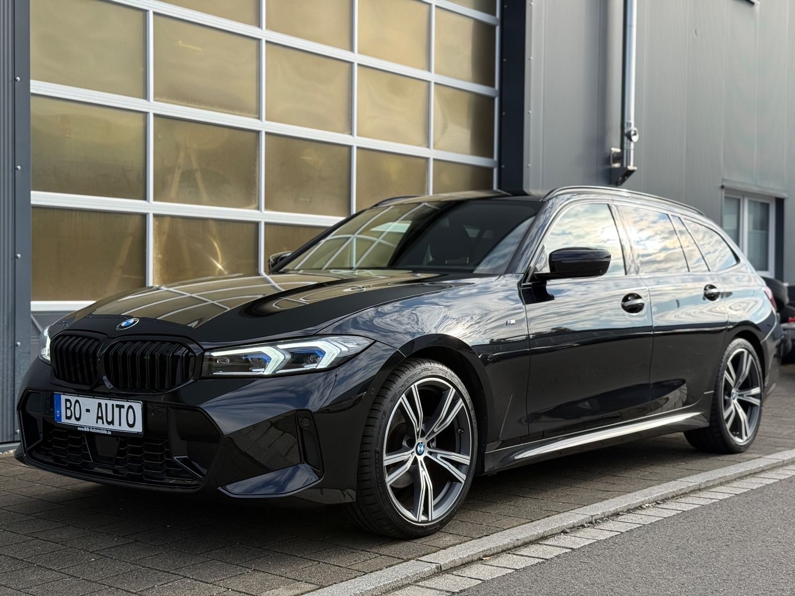 BMW 320 d xDrive M-SPORT FACELIFT AHK Innovation ACC