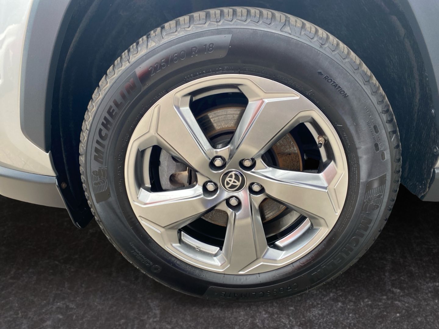 Toyota RAV 4 2.5 4x4 Hybrid - Samsaru's Car Outlet