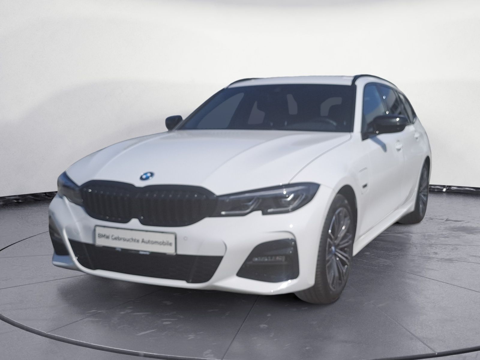 BMW 330e Touring M Sportpaket - Samsaru's Car Outlet