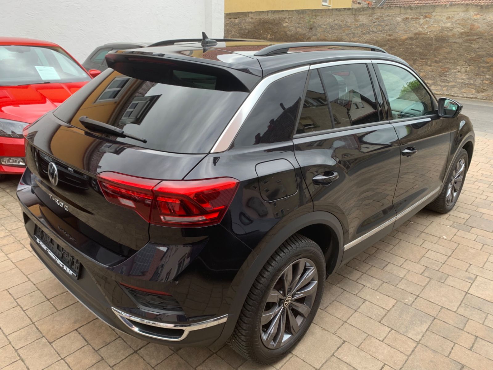 Volkswagen T-Roc Sport DSG - Samsaru's Car Outlet