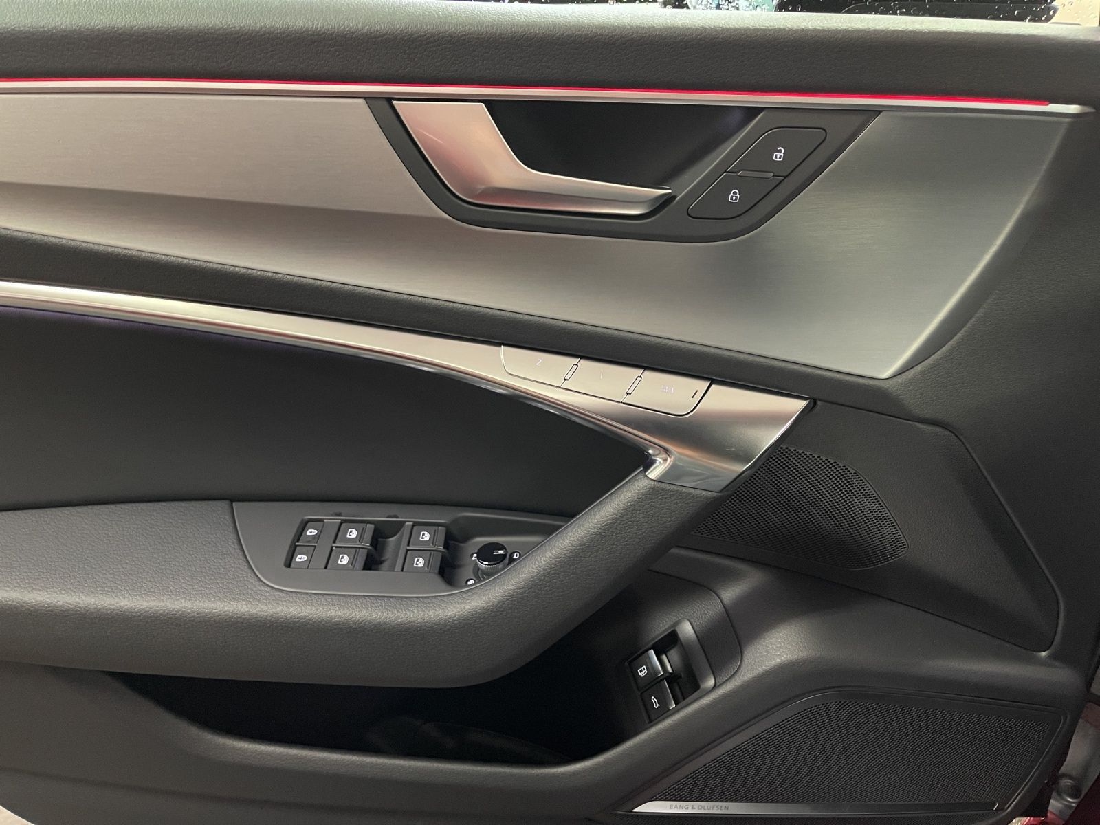 Audi A6 Avant 50 TFSIe qu. S line - Samsaru's Car Outlet