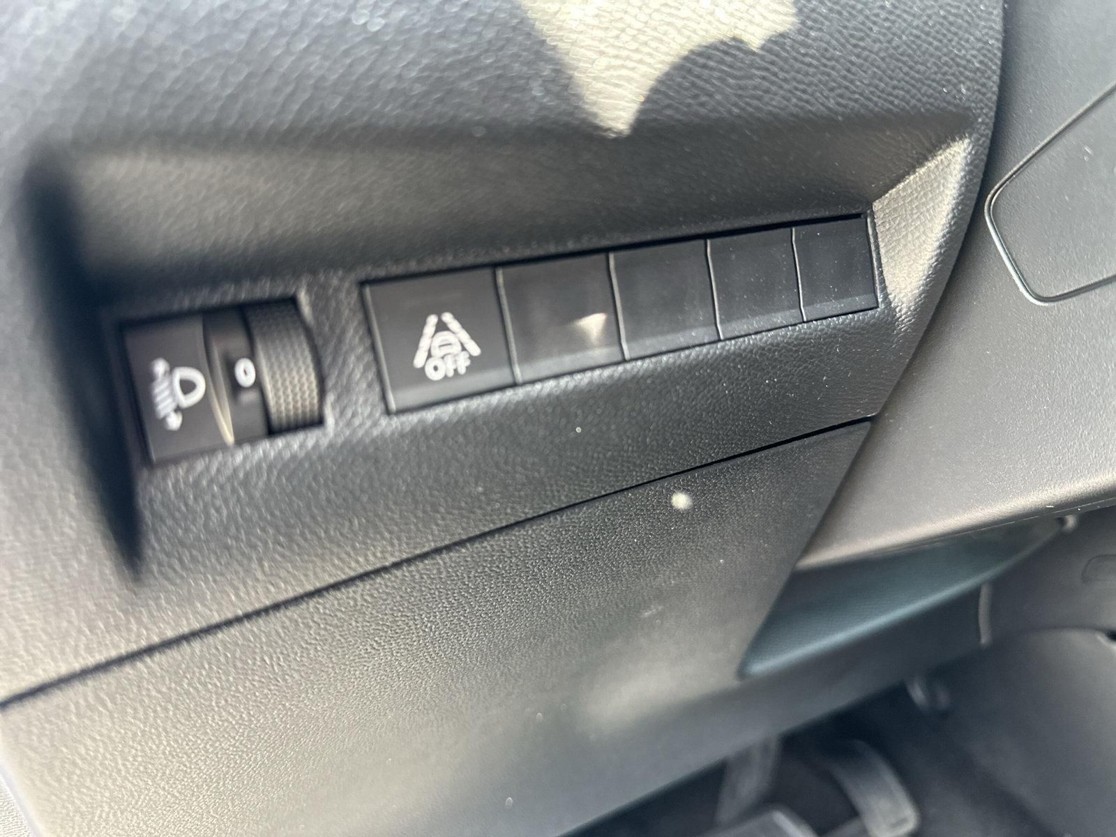 Peugeot 2008 - Samsaru's Car Outlet