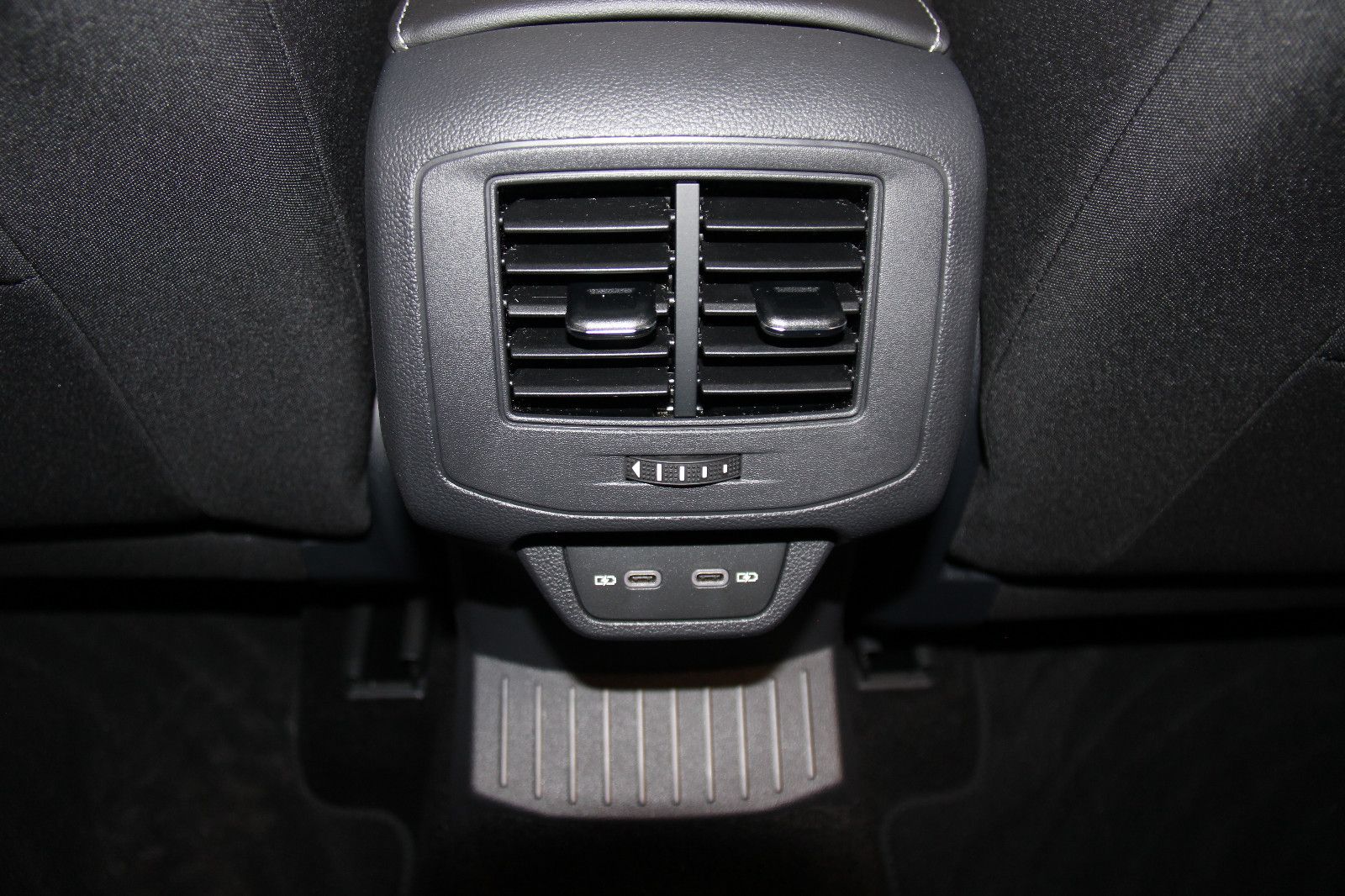Volkswagen T-Roc Style 1.5 TSI DSG - Samsaru's Car Outlet