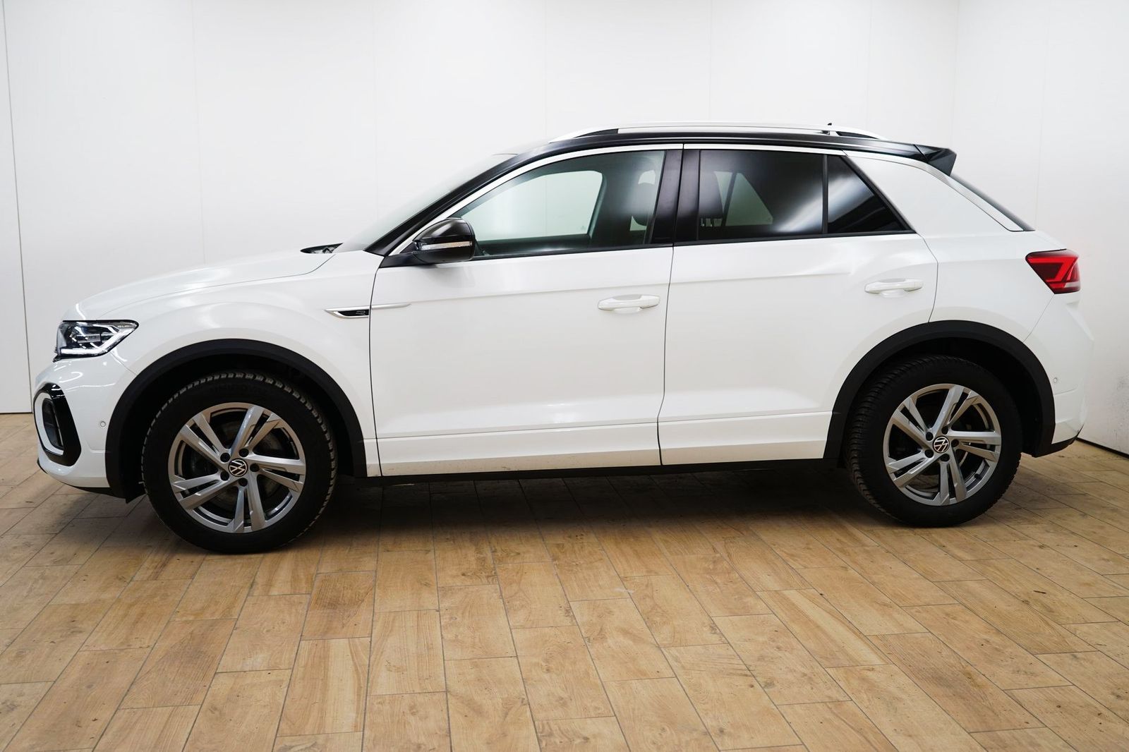Volkswagen T-Roc 2.0 TSI Aut. R-Line - Samsaru's Car Outlet