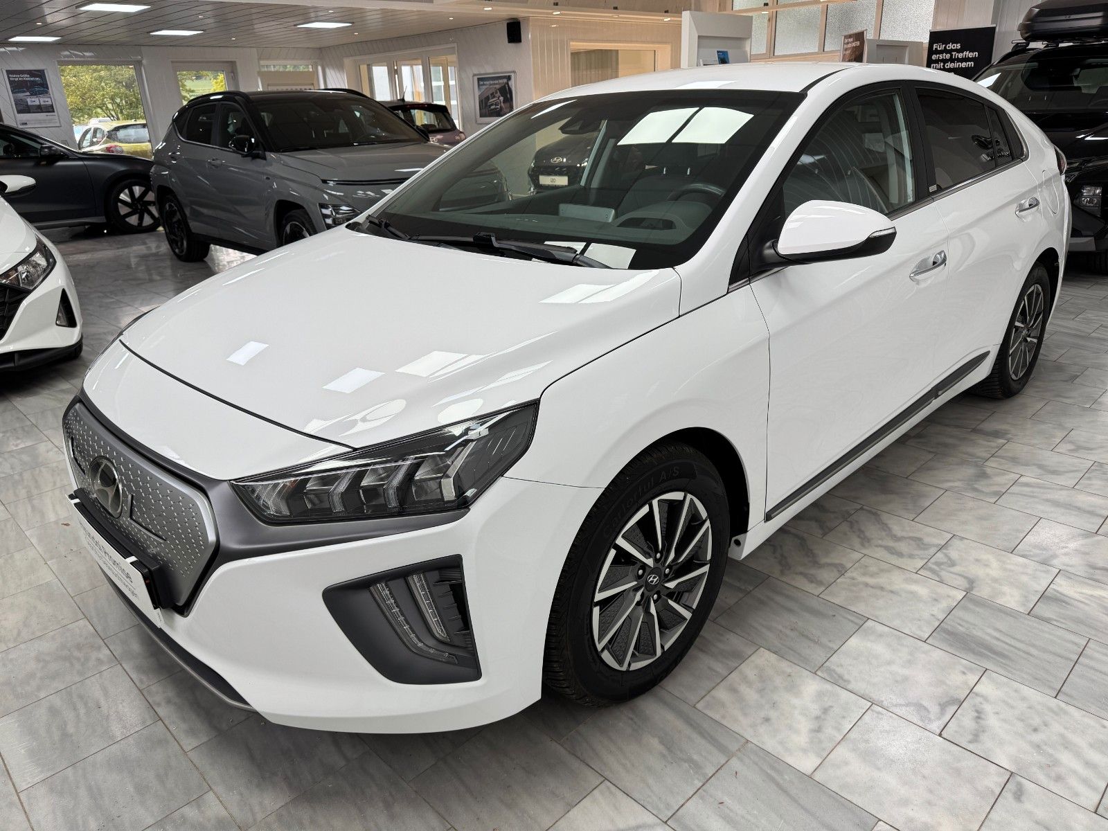 Hyundai IONIQ Style Elektro - Samsaru's Car Outlet