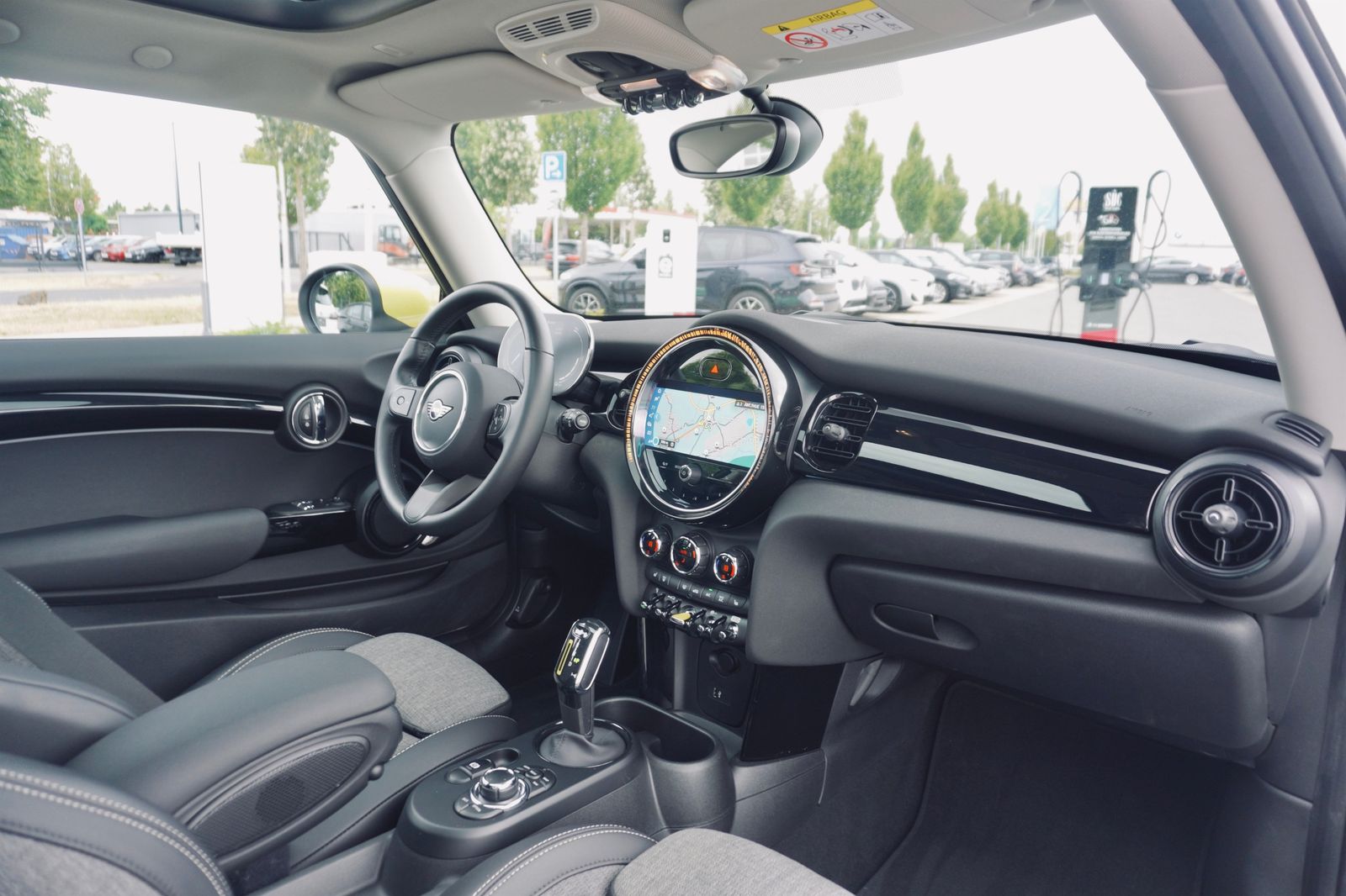 MINI Cooper SE Hatch - Samsaru's Car Outlet