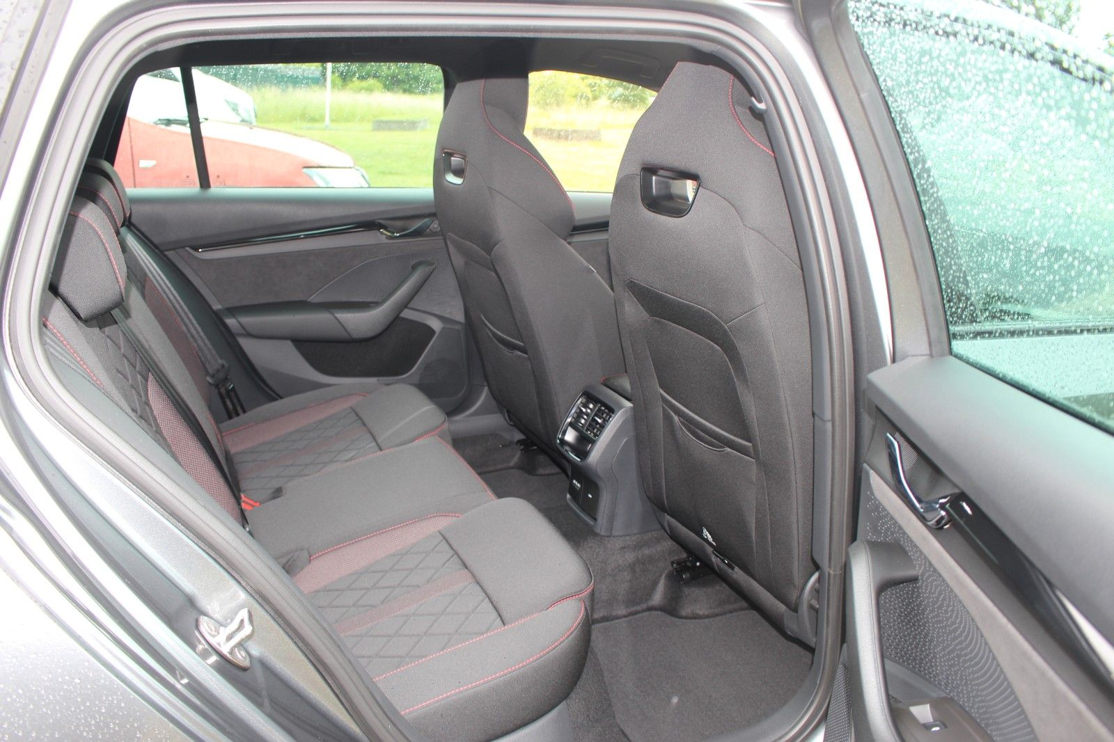 Skoda Octavia Combi RS - Samsaru's Car Outlet