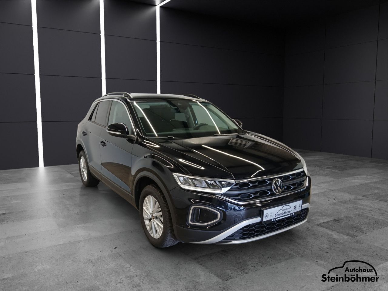 Volkswagen T-ROC Life 1.5TSI DSG - Samsaru's Car Outlet