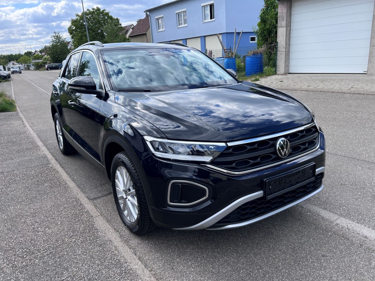 Volkswagen T-Roc 1.0TSI Life - Samsaru's Car Outlet