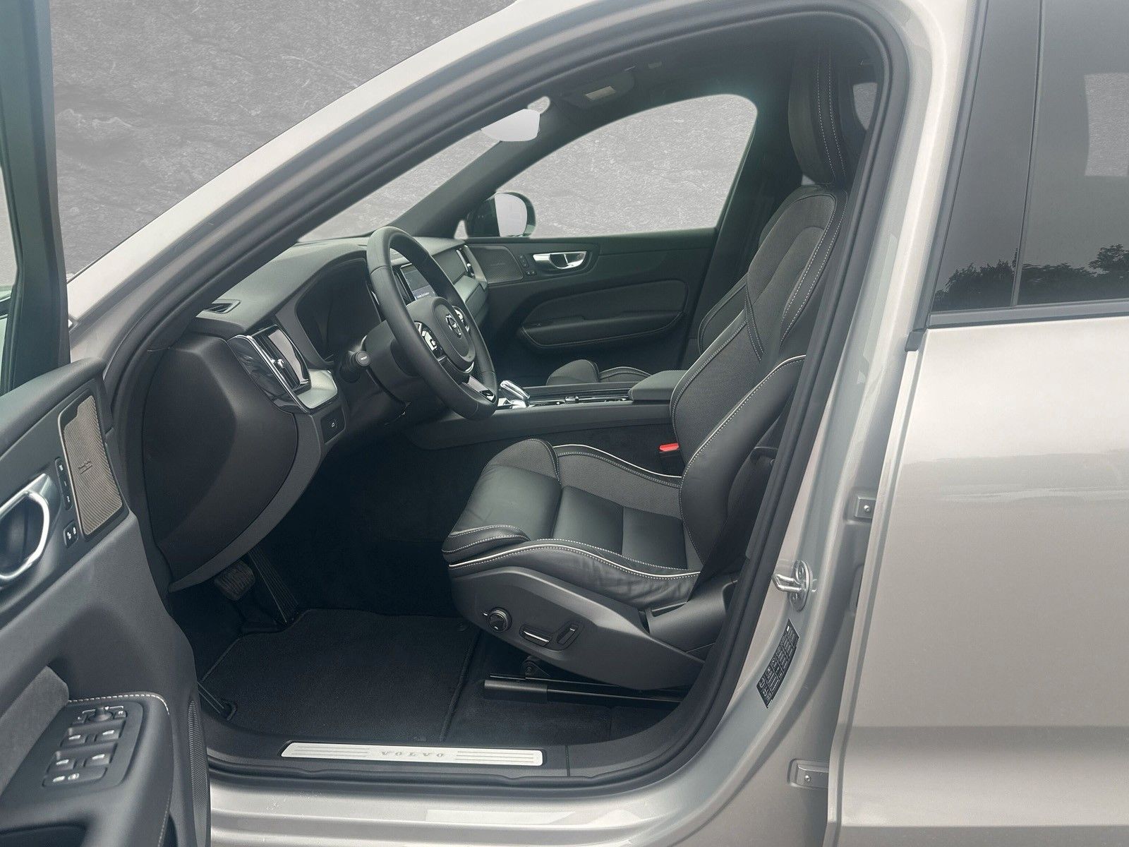 Volvo XC60 B5 AWD Plus Dark AHK ACC BLIS SD