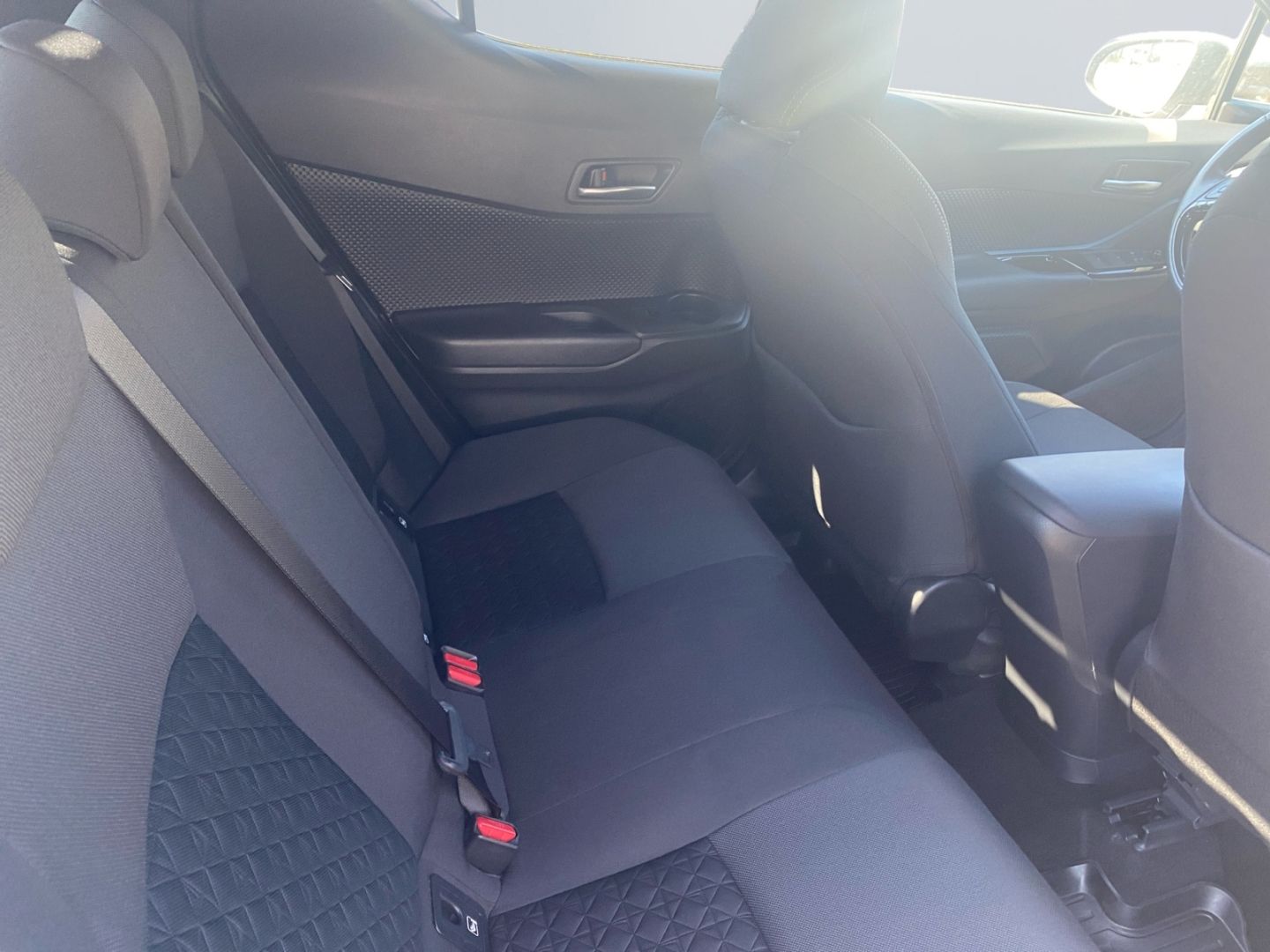 Toyota C-HR 2.0 Hybrid - Samsaru's Car Outlet